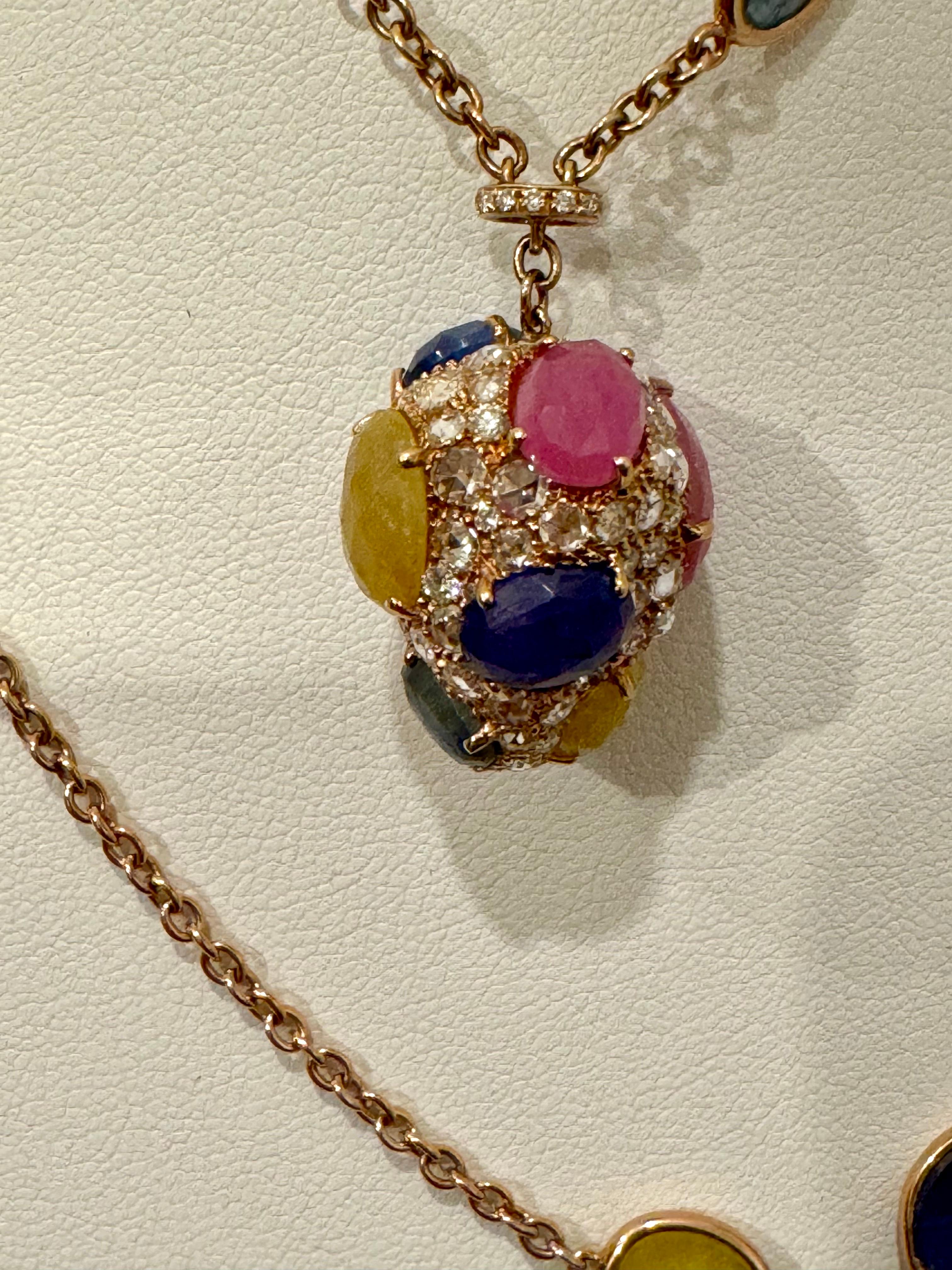 Collana con castone e zaffiri multipli incastonati da 80 carati e con diamanti in oro 18 carati, lunghezza 35