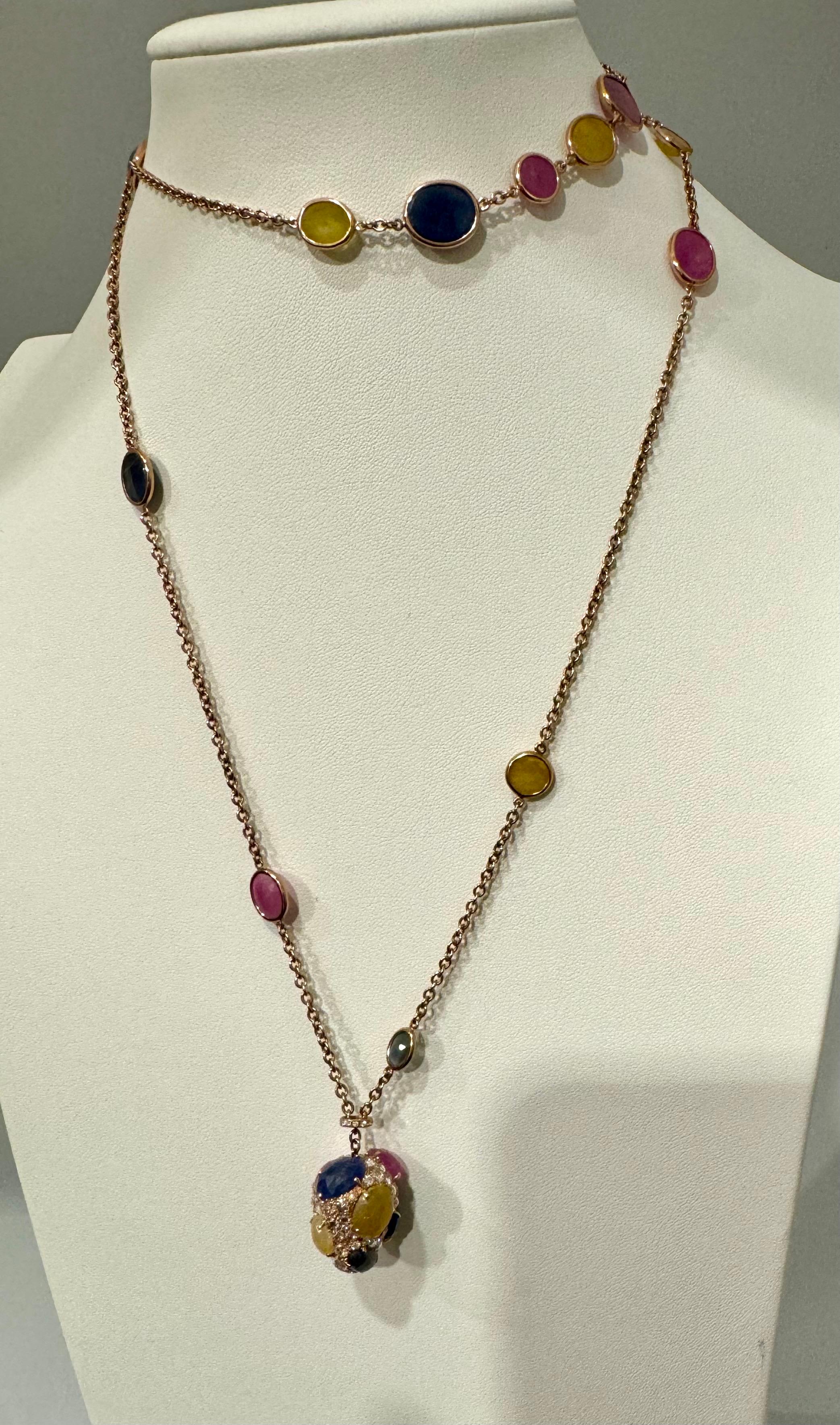 Donna Collana con castone e zaffiri multipli incastonati da 80 carati e con diamanti in oro 18 carati, lunghezza 35