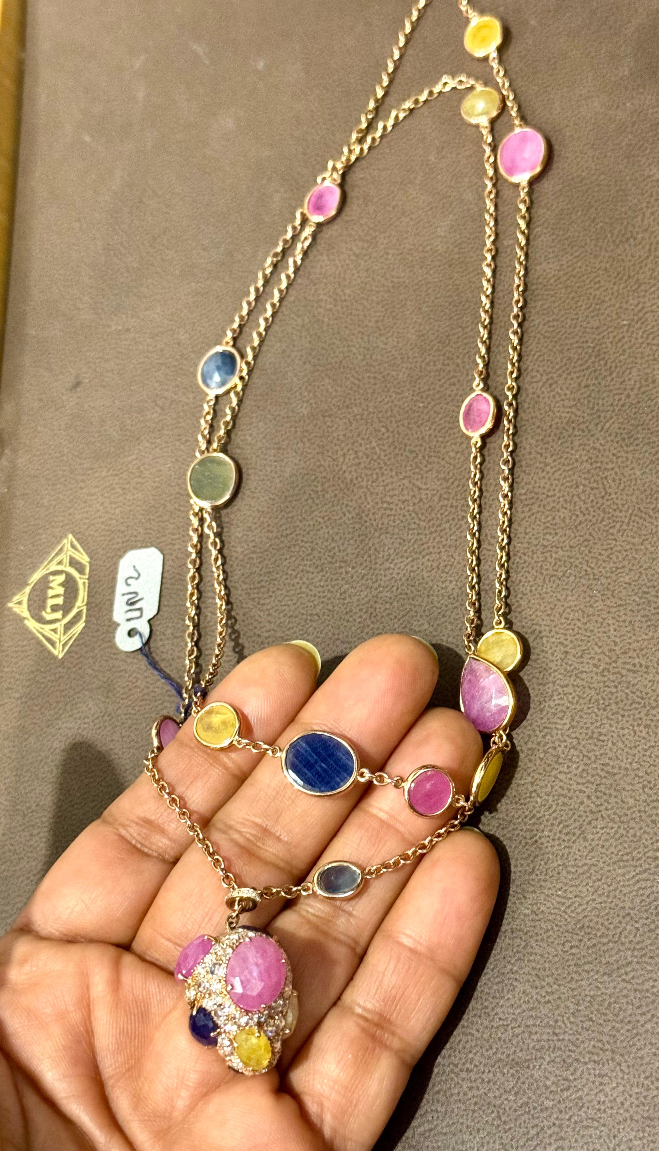 Collana con castone e zaffiri multipli incastonati da 80 carati e con diamanti in oro 18 carati, lunghezza 35