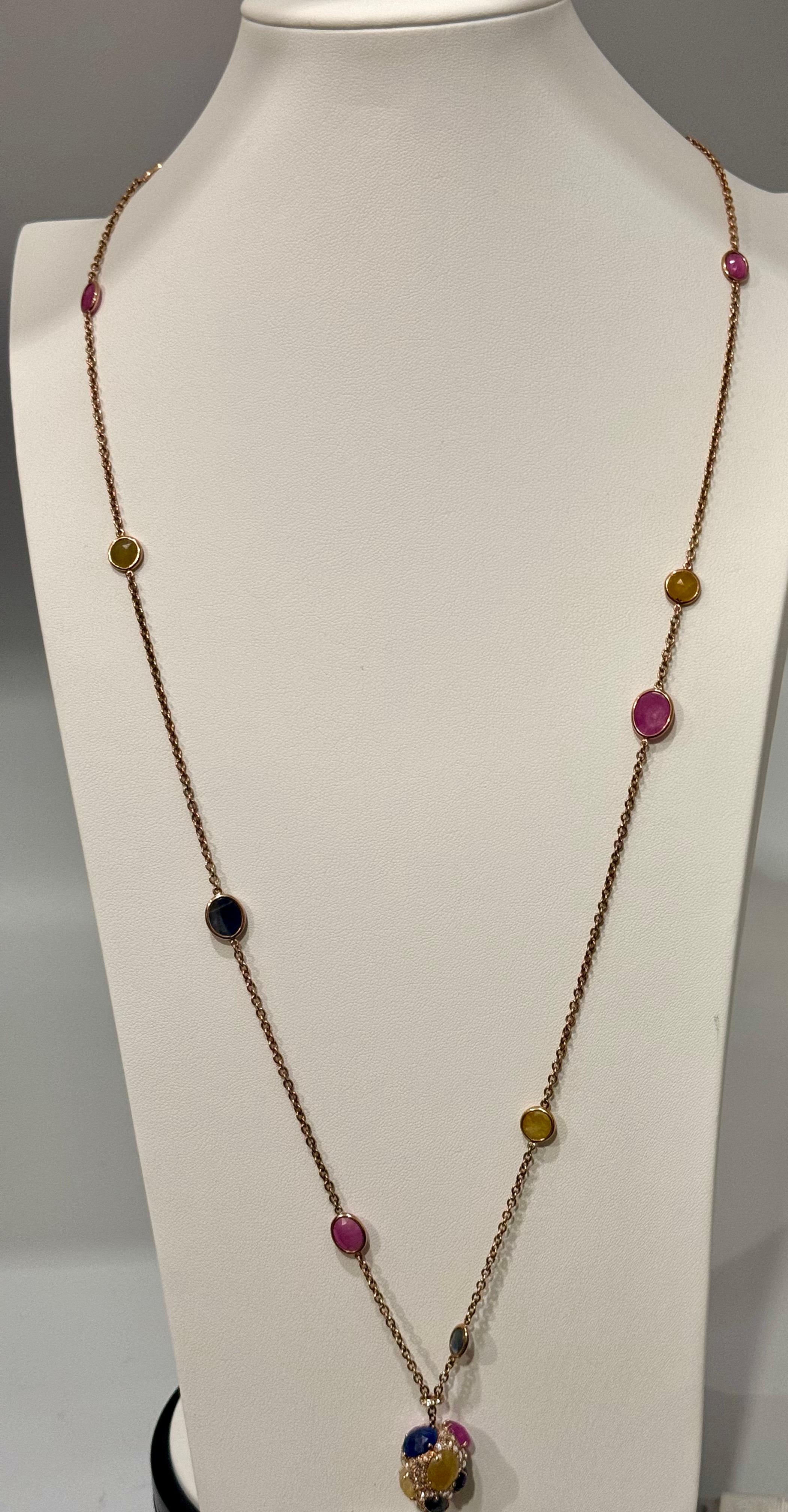 Collana con castone e zaffiri multipli incastonati da 80 carati e con diamanti in oro 18 carati, lunghezza 35