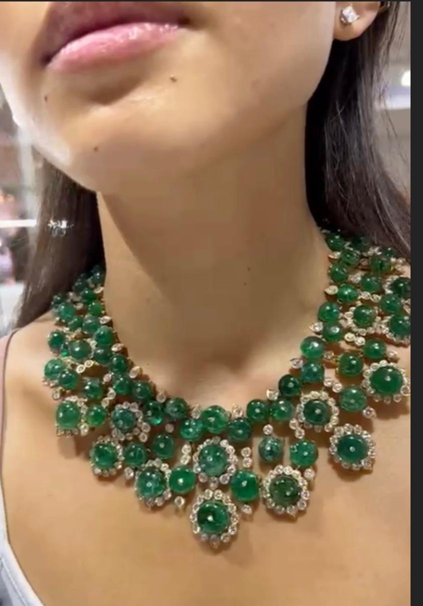 De las mujeres Collar de Esmeraldas de los 80 en Oro de 18k Esmeraldas de 227 ct y Diamantes de 56 ct en venta