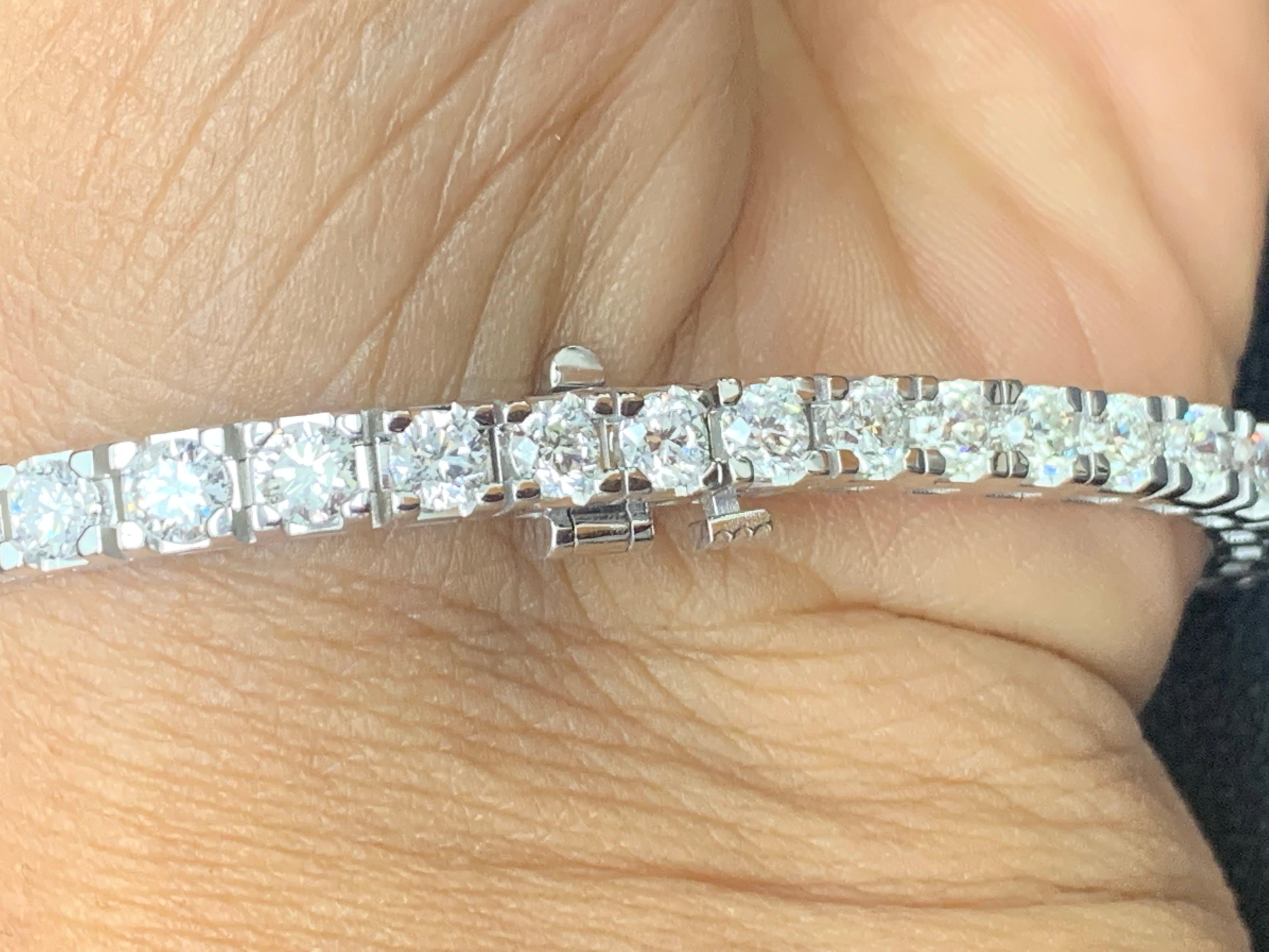 Bracelet de tennis en or blanc 14 carats, diamant rond taillé en brillant de 8,00 carats en vente 4