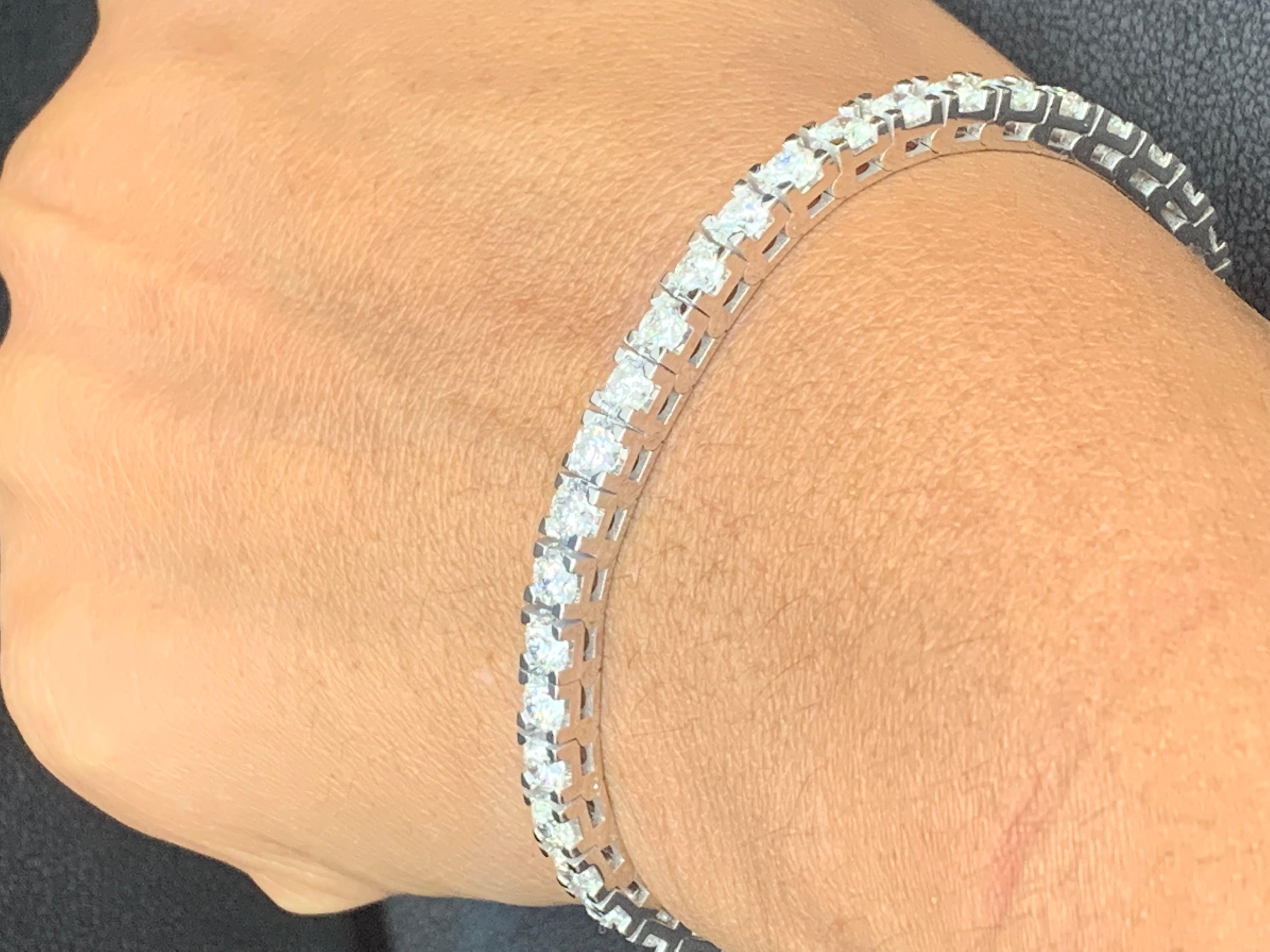 Bracelet de tennis en or blanc 14 carats, diamant rond taillé en brillant de 8,00 carats en vente 1