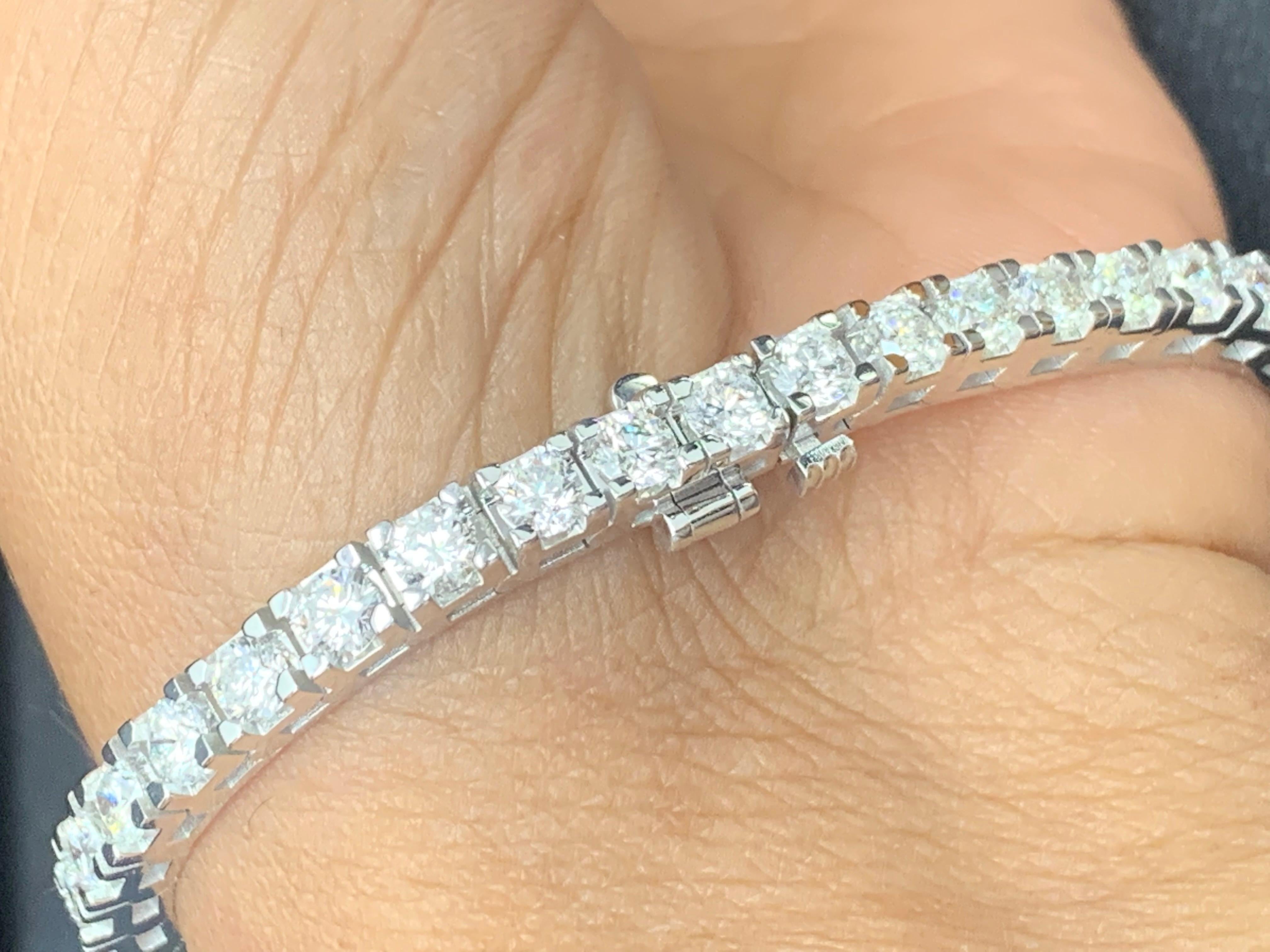 Bracelet de tennis en or blanc 14 carats, diamant rond taillé en brillant de 8,00 carats en vente 3
