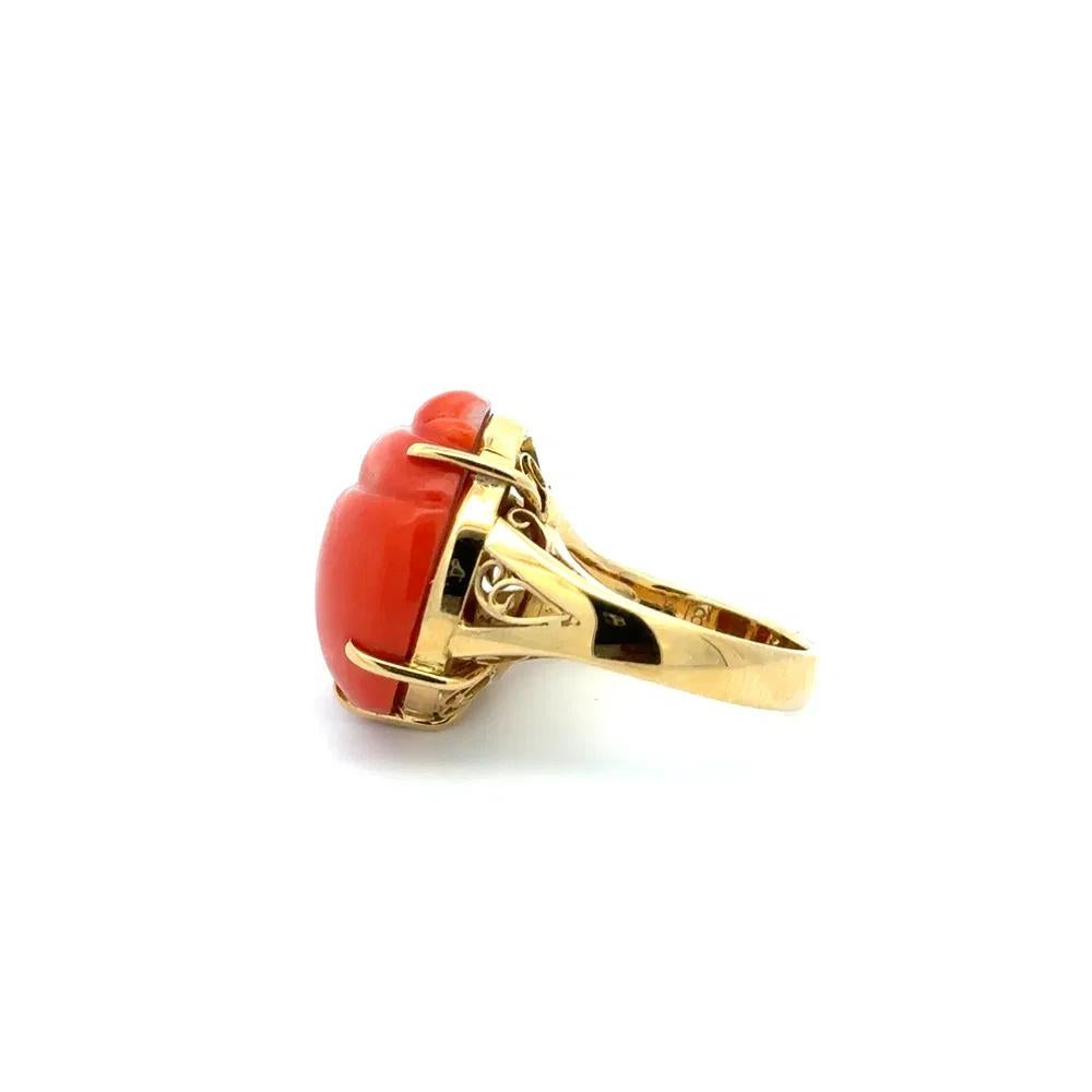 8,00 Karat geschnitzter roter Koralle Skarabäuskäfer Gold Vintage Solitär Ring im Zustand „Hervorragend“ im Angebot in Montreal, QC