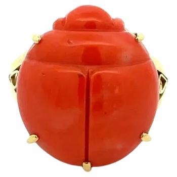 8,00 Karat geschnitzter roter Koralle Skarabäuskäfer Gold Vintage Solitär Ring im Angebot