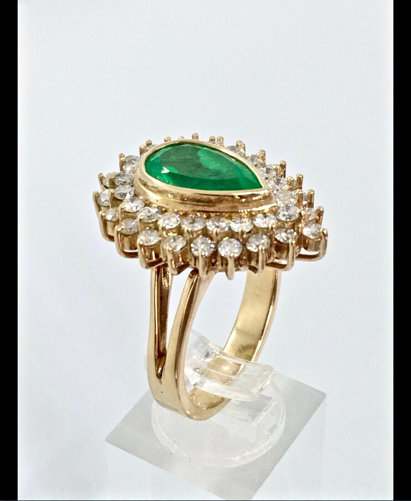 8.00 Carat Colombian Natural Emerald Diamonds Cocktail Ring 18 Karat Gold For Sale 1