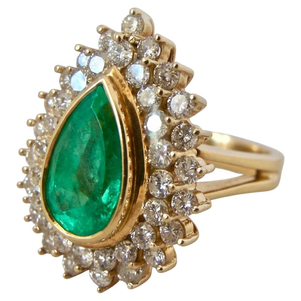 Bague cocktail en or 18 carats avec diamants et émeraudes naturelles de Colombie de 8,00 carats