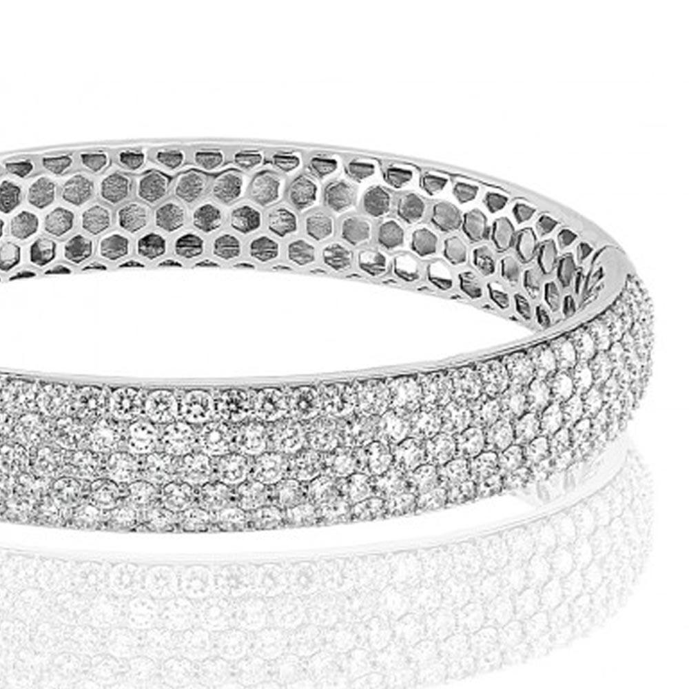 Incredible 5 row diamond bangle with 8.00ct of total diamonds. There are 179 round brilliant cut diamonds set in an 18kt white gold setting.