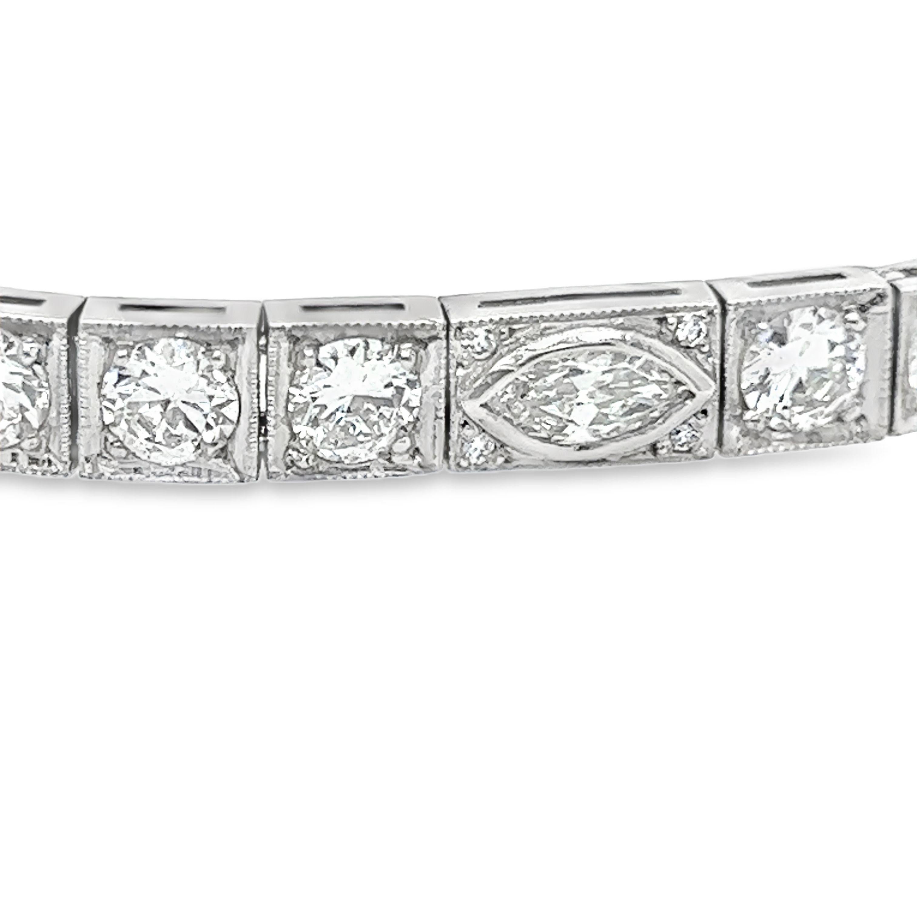 Taglio rotondo Bracciale con linea di diamanti da 8,00 carati in platino in vendita