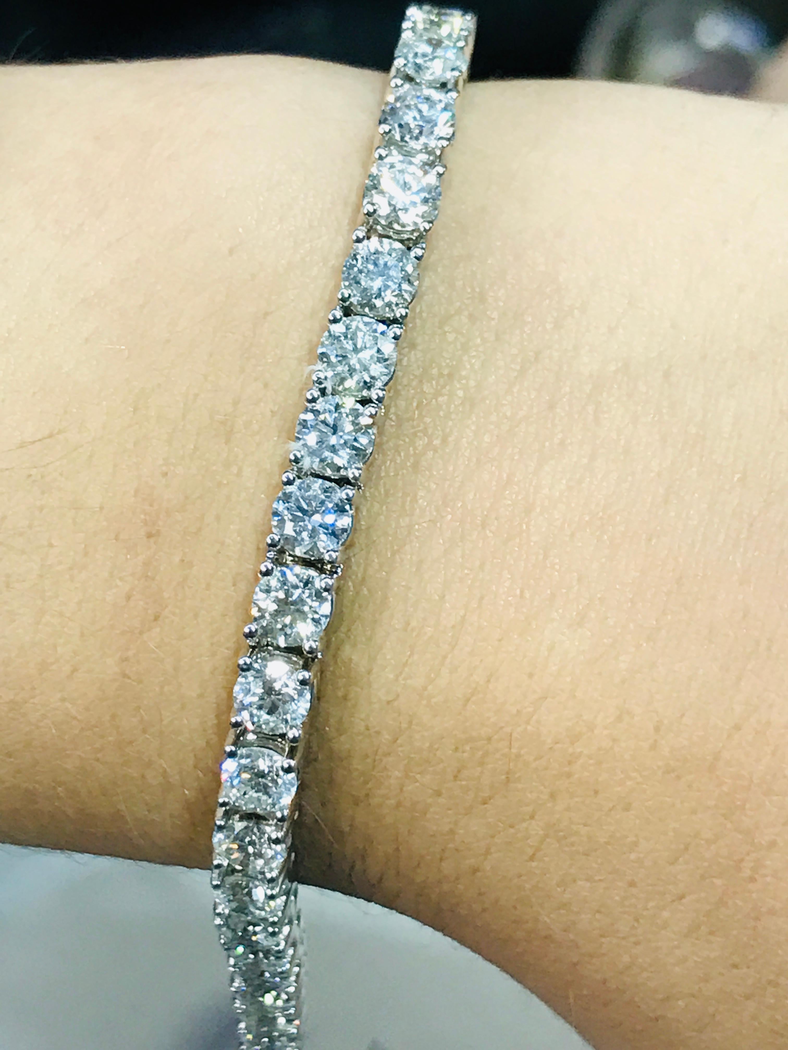 Round Cut 8.00 Carat Diamond Tennis Bracelet, Each Stone 0.20 Carat