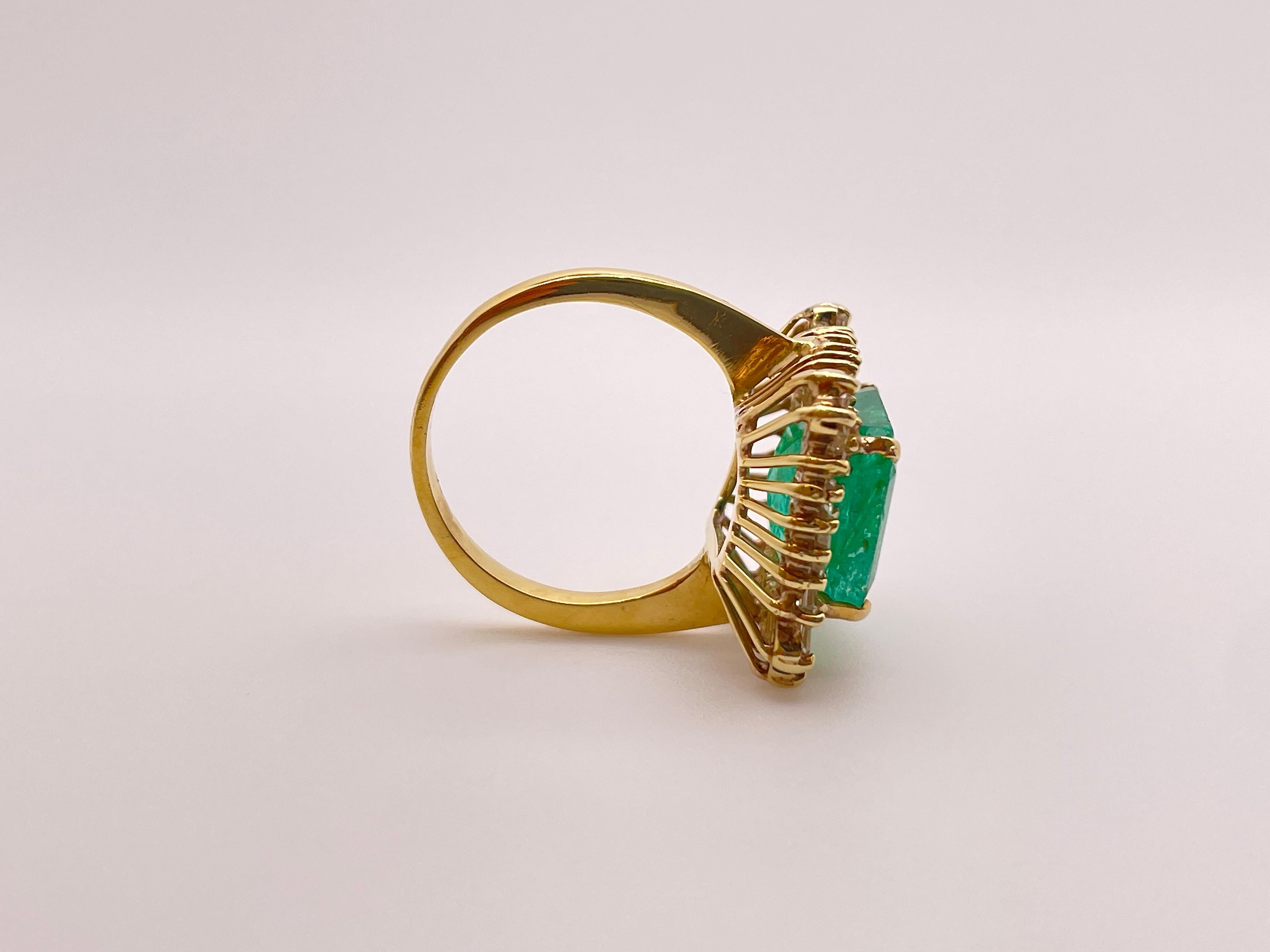 8.00 Carat Emerald Diamond 18 Karat Yellow Gold Ring For Sale 2