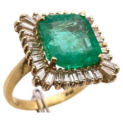 Anillo de oro amarillo de 18 quilates con diamante esmeralda de 8,00 quilates