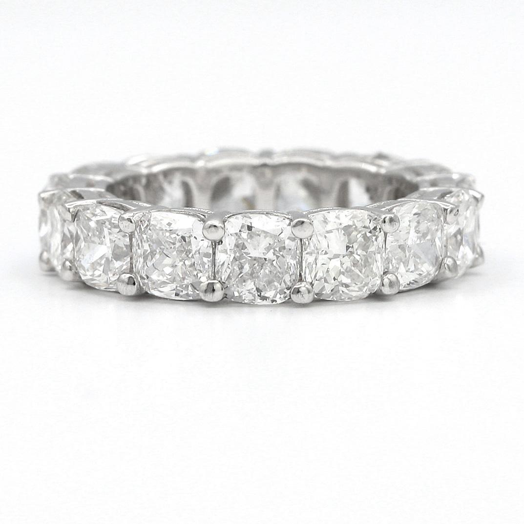 8.00 Carat Eternity Band with 15 G, VVS Cushion White Diamonds Platinum Ring In Excellent Condition In Los Angeles, CA