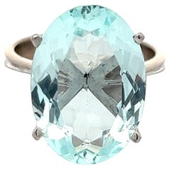 8.00 Carat Oval Aquamarine 18 Karat White Gold Cocktail Estate Ring 