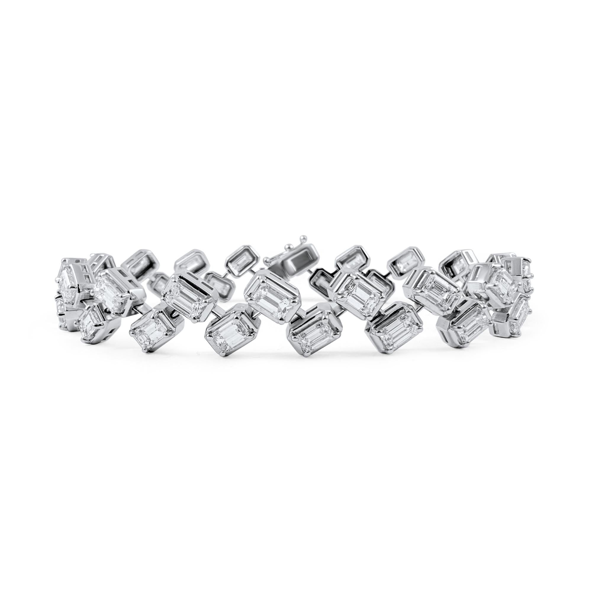 Pulsera de oro blanco de 14 quilates con bisel de burbuja, talla oval y 8,00 quilates en Nuevo estado para la venta en New York, NY