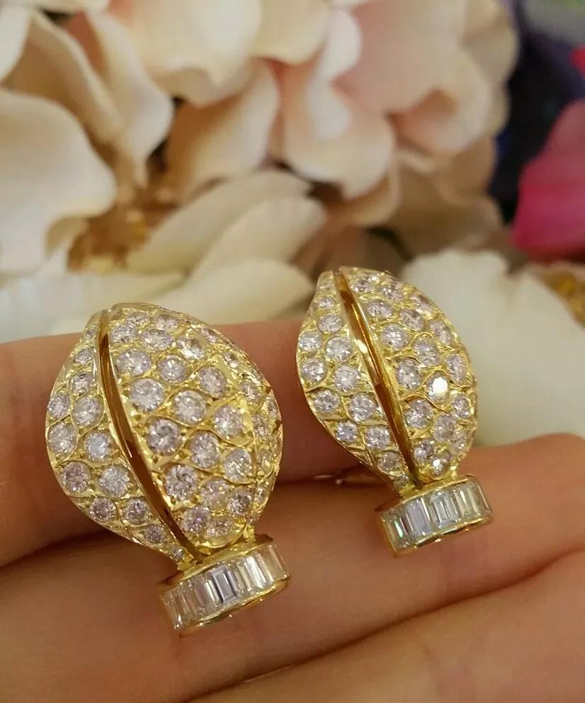 Women's 8.00 carat Pave Diamond Earrings with Rounds and Baguettes in 18k Yellow Gold For Sale