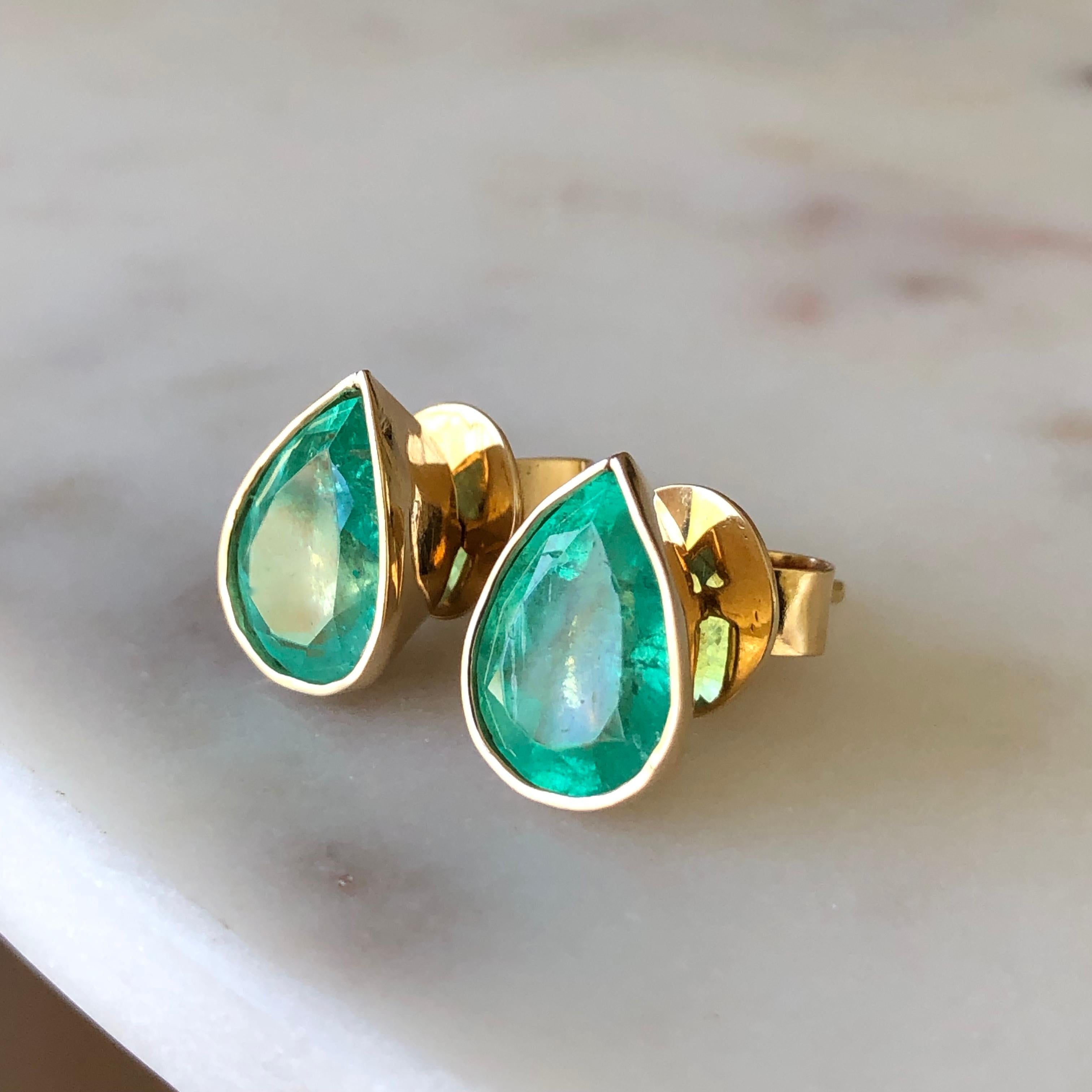 Modern 6.00 Carat Pear Cut Colombian Emerald Stud Earrings 18 Karat Yellow Gold