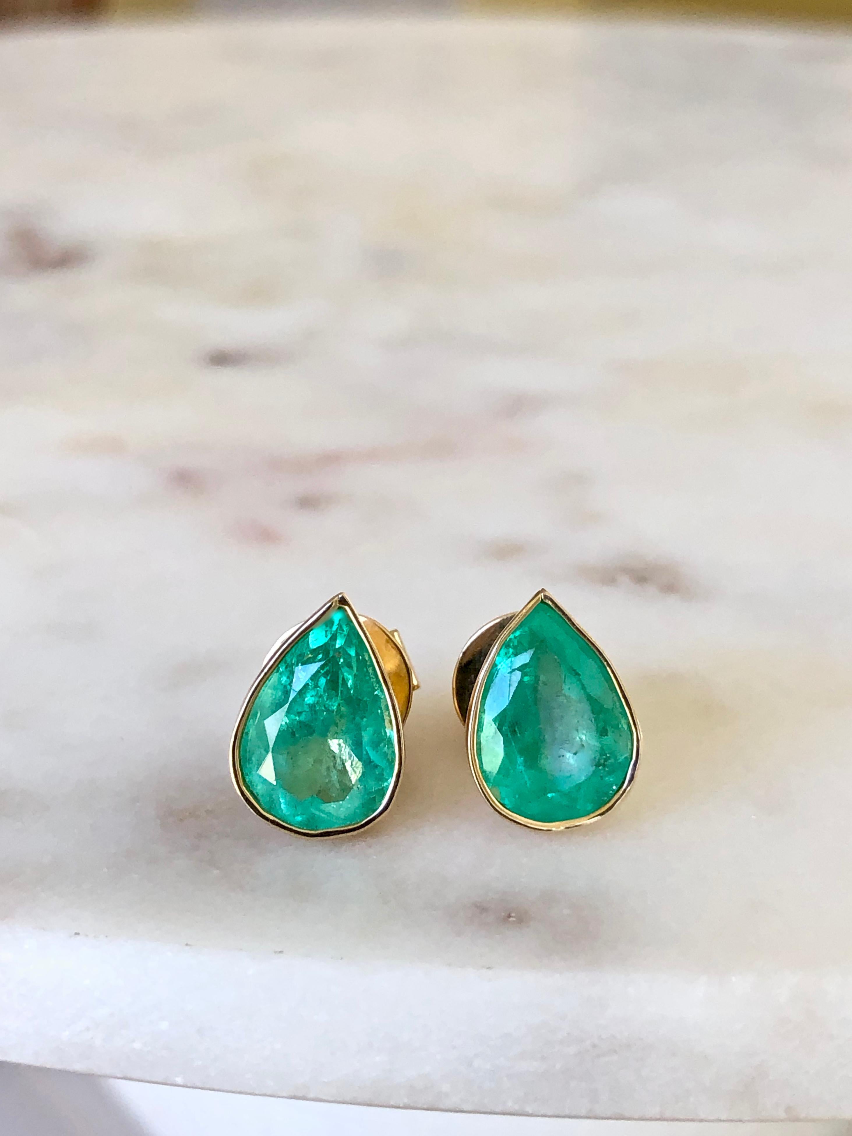 6.00 Carat Pear Cut Colombian Emerald Stud Earrings 18 Karat Yellow Gold 6