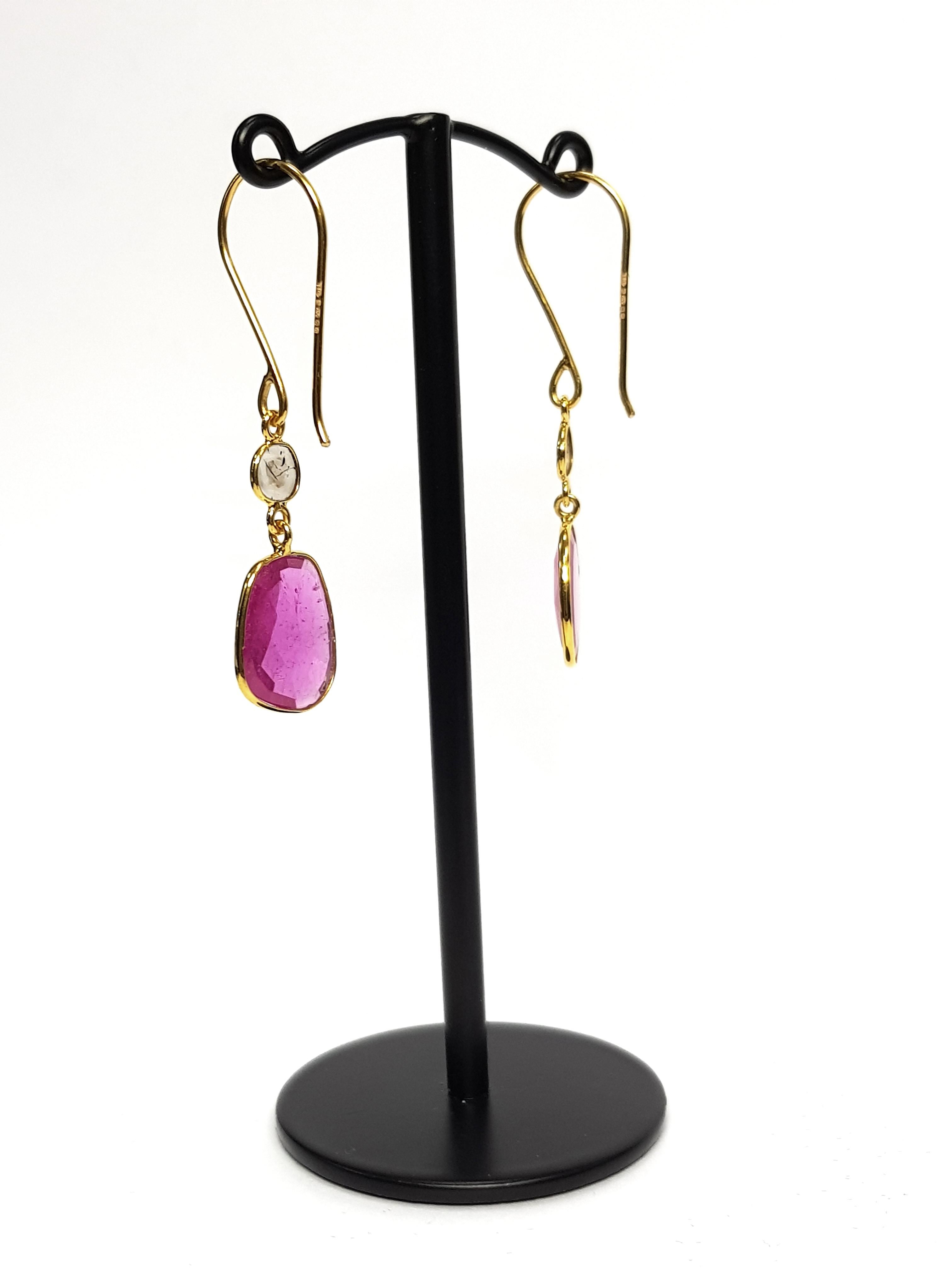 Boucles d'oreilles artisanales en or jaune 18 carats avec diamants et rubis taille rose de 8,00 carats Neuf - En vente à London, GB