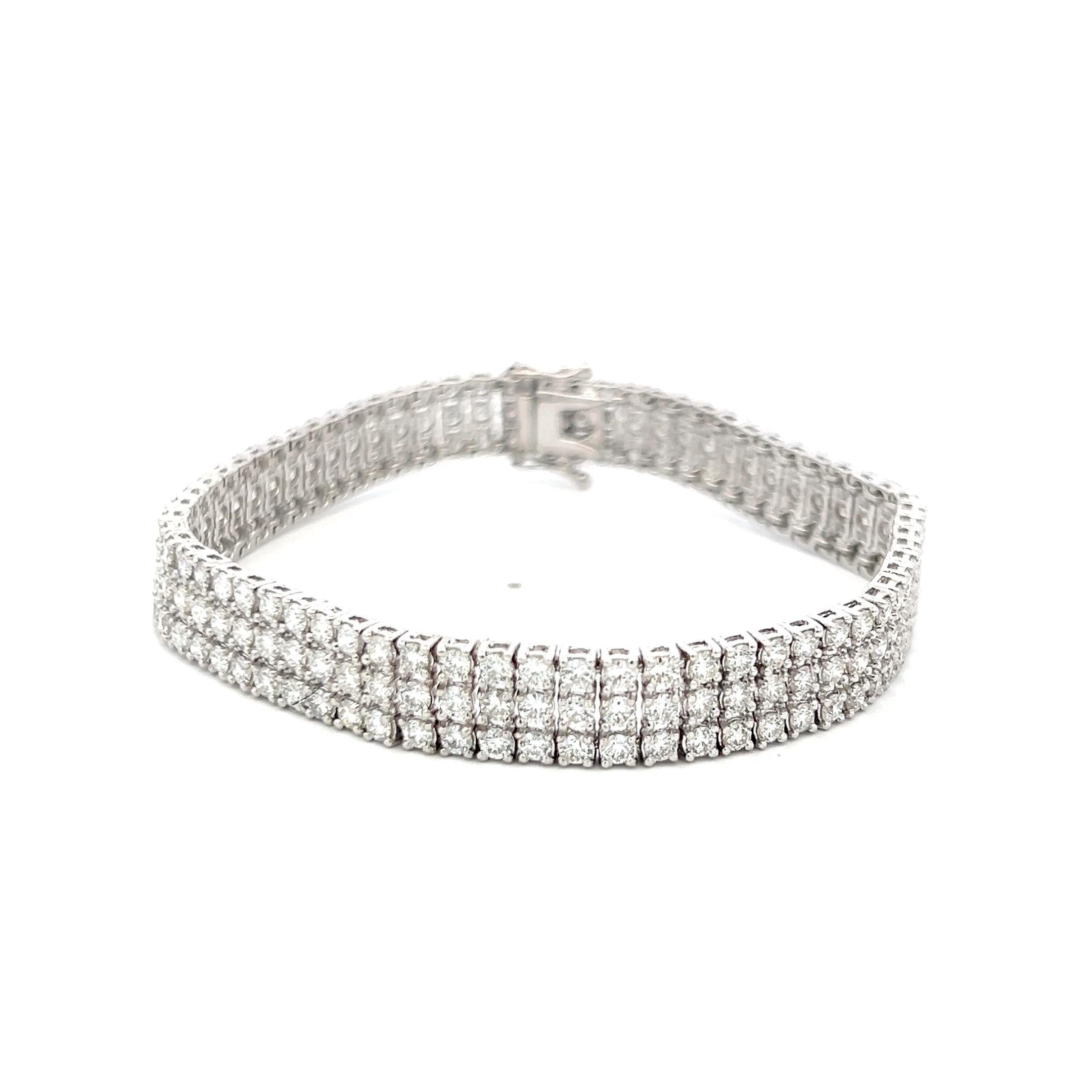 Bracelet tennis en or blanc 18 carats avec diamants brillants ronds de 8,00 carats Bon état - En vente à New York, NY