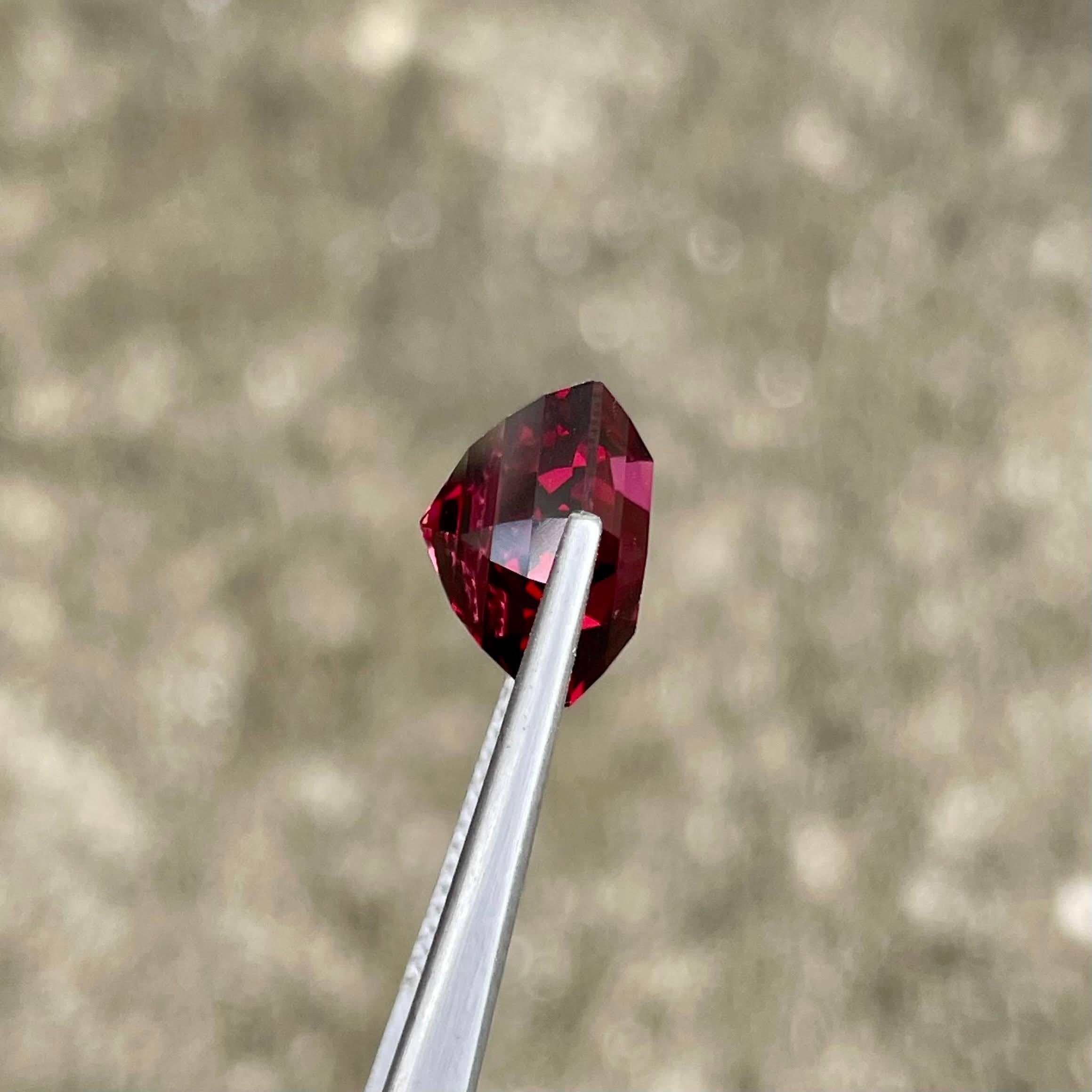 Moderno 8.00 carati di granato rosa violaceo, pietra naturale africana con taglio Asscher