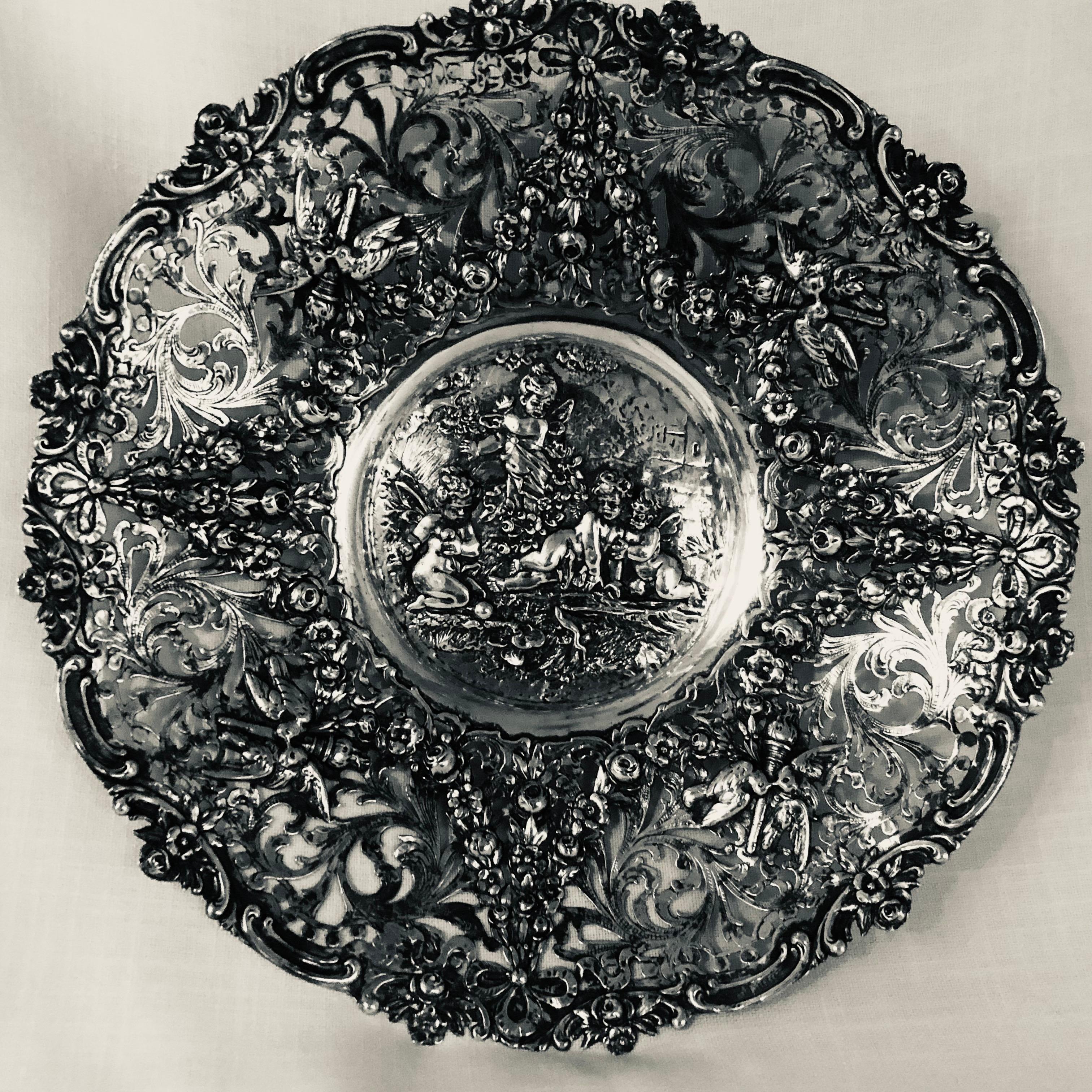 800 Silver Bowl with 4 Cherubs in the Center & Garlands of Flowers & Birds In Good Condition In Boston, MA
