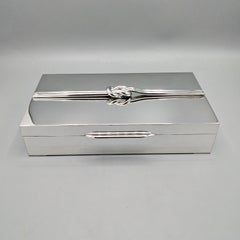 800 silver box with wooden lid decorated with a pair of silver threads love knot