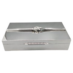 800 silver box with wooden lid decorated with a pair of silver threads love knot