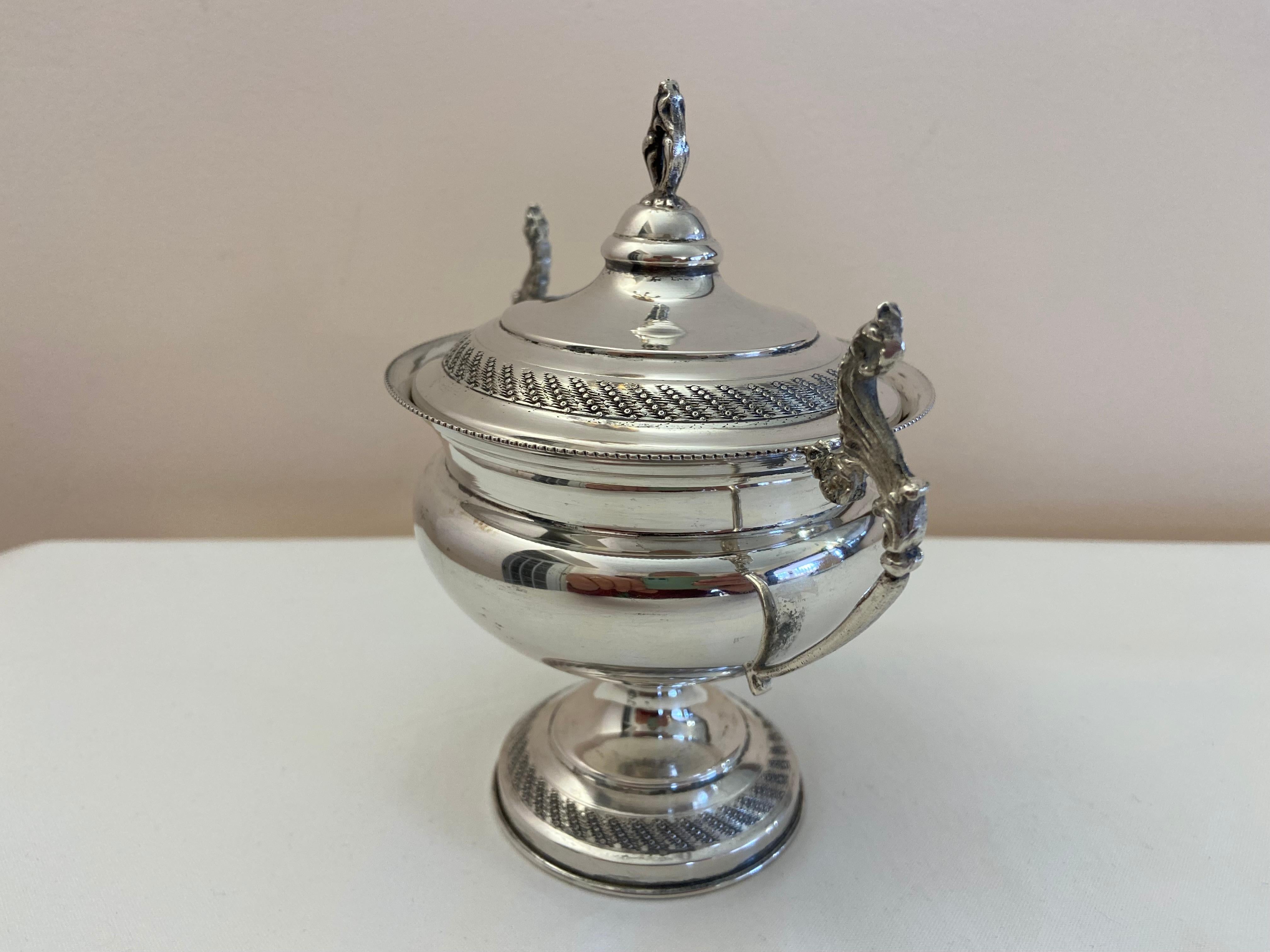 800 silver sugar bowl.
Excellent condition, weighs 170 grams and measures 14 cm by 15 in height.
I ship in an elegant gift box.