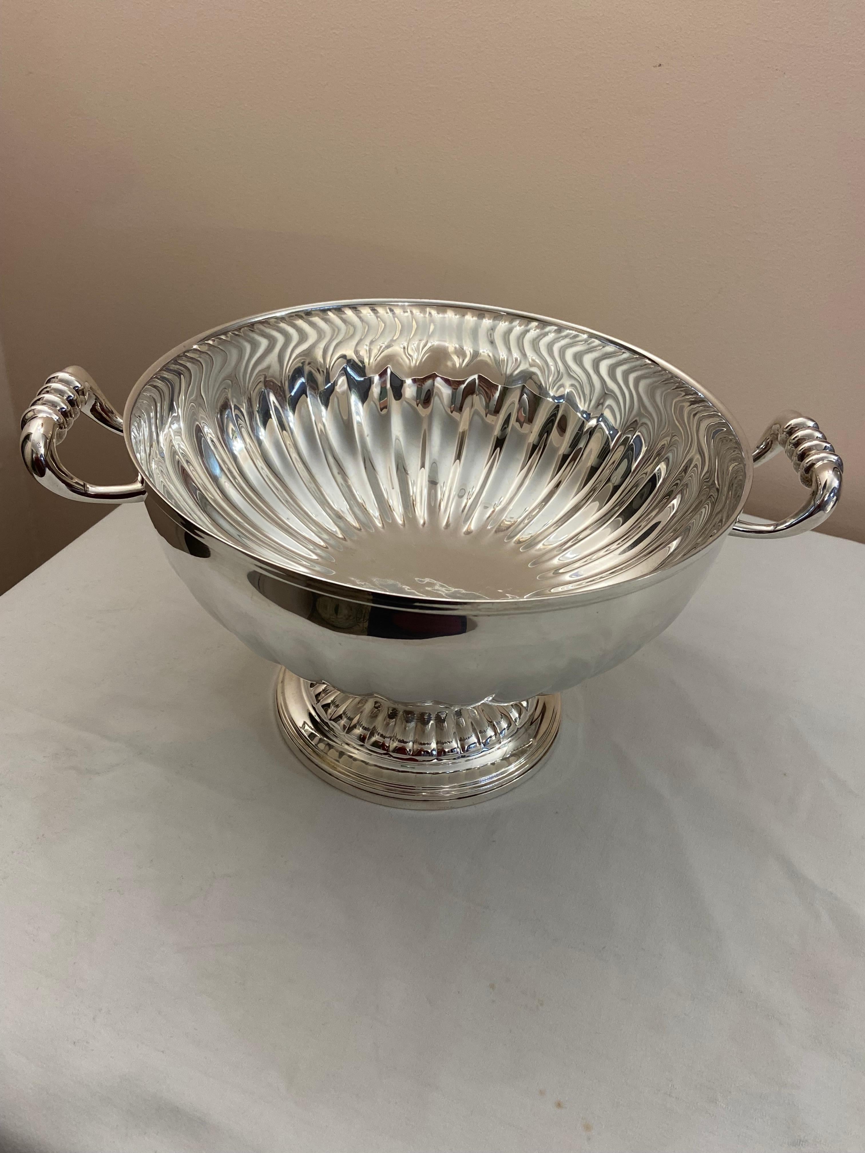 800 Silver Tureen and plate set, Italian manufacturing For Sale 1