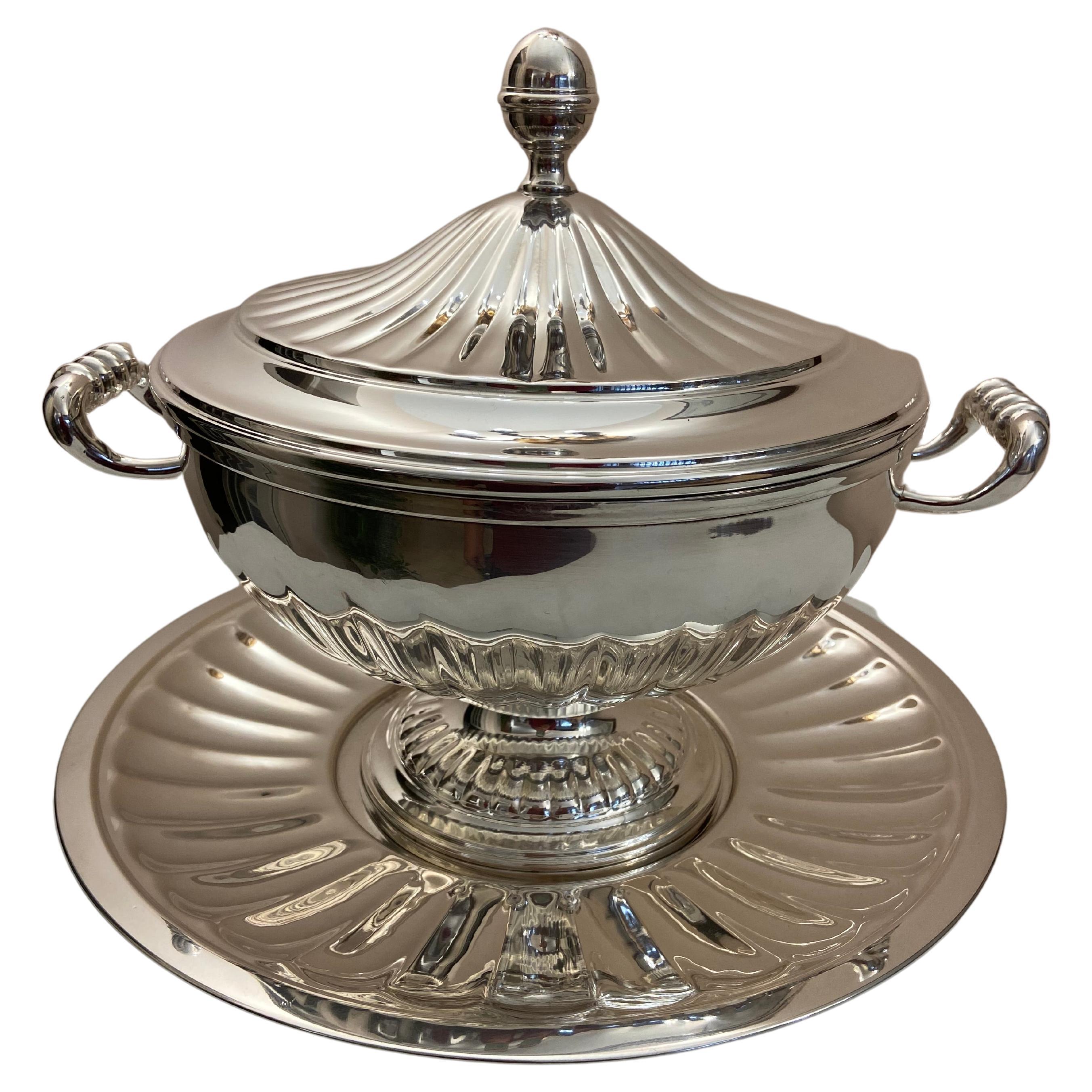 800 Silver Tureen and plate set, Italian manufacturing For Sale