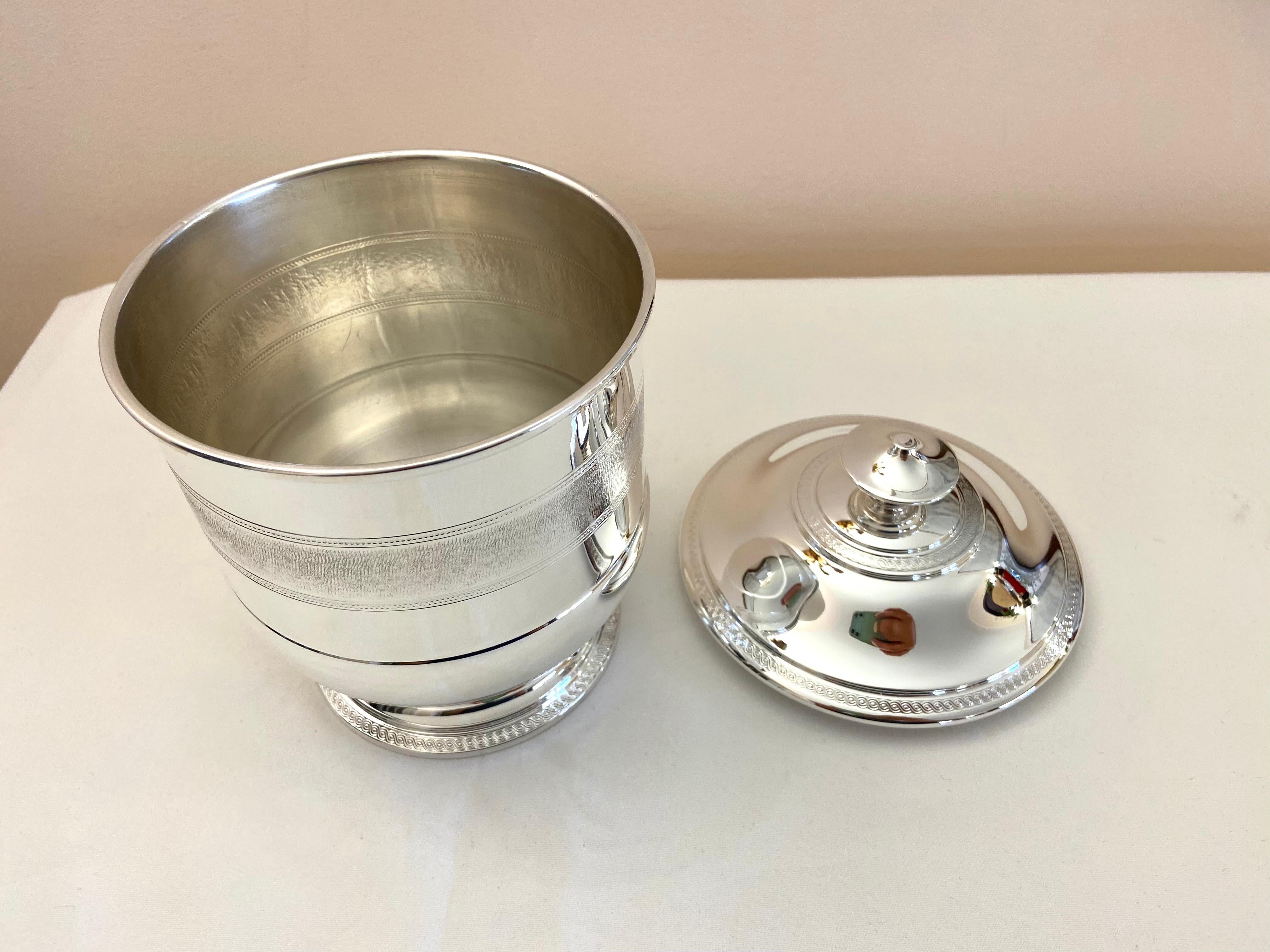 800 Silver Urn, Made in Italy In Excellent Condition For Sale In Palermo, IT