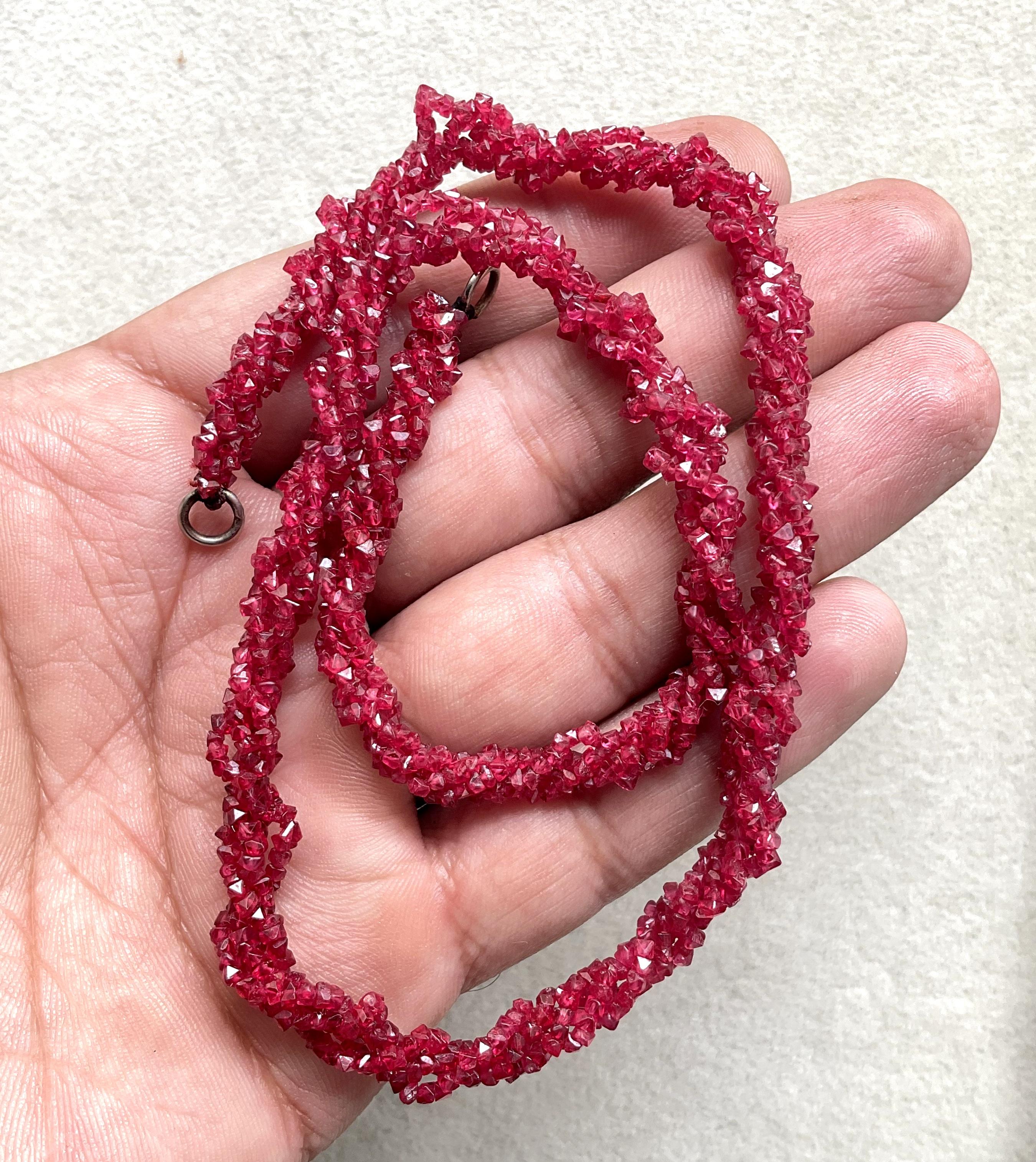 Collier de perles naturelles de spinelle rouge octohedron non taillée de 80,00 carats en vente 5