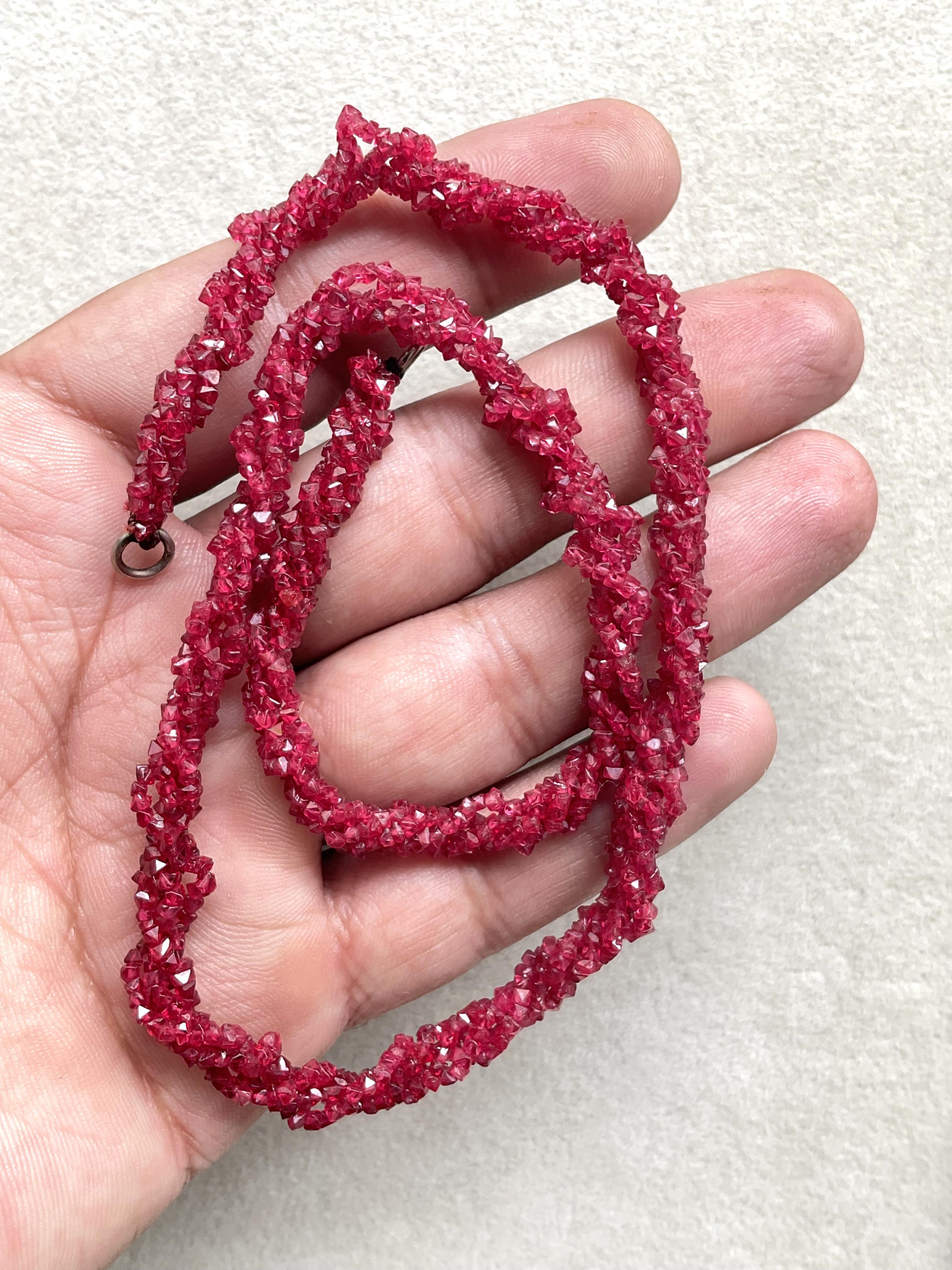 Collier de perles naturelles de spinelle rouge octohedron non taillée de 80,00 carats en vente 6
