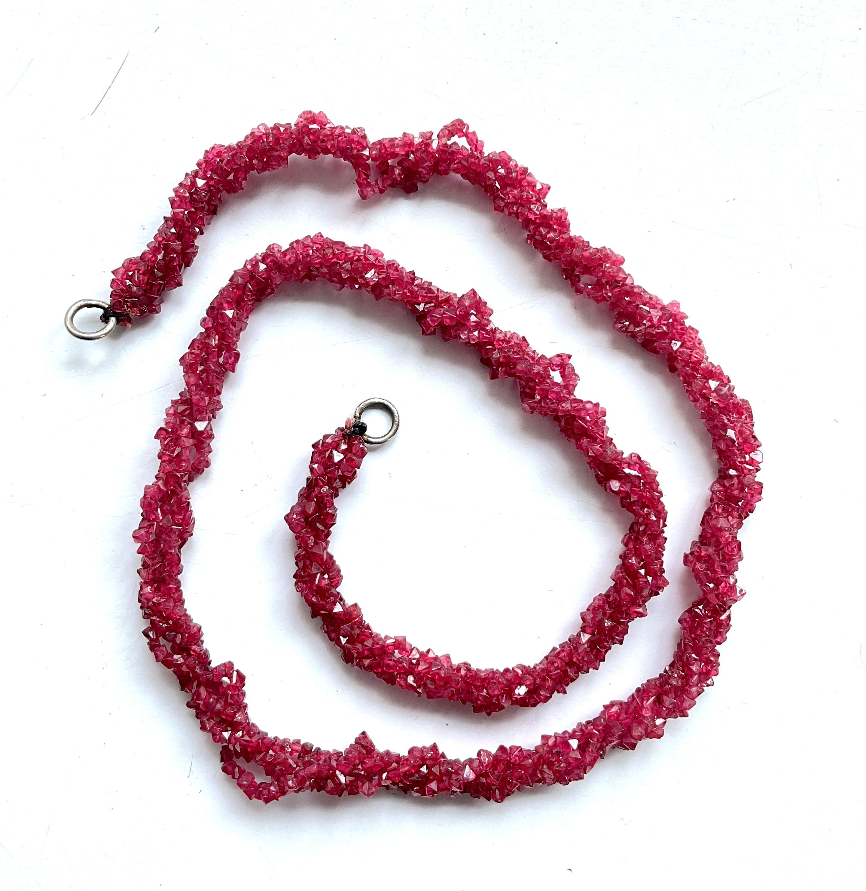 Collier de perles naturelles de spinelle rouge octohedron non taillée de 80,00 carats Neuf - En vente à Jaipur, RJ