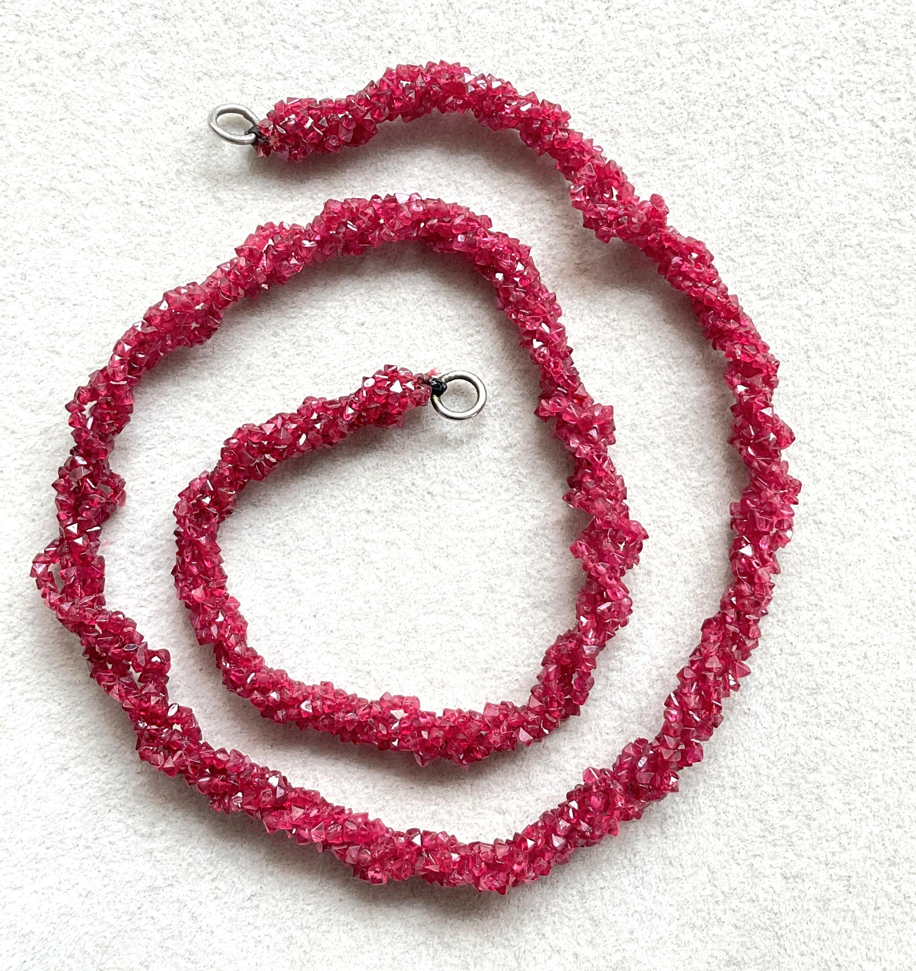 Collier de perles naturelles de spinelle rouge octohedron non taillée de 80,00 carats en vente 2