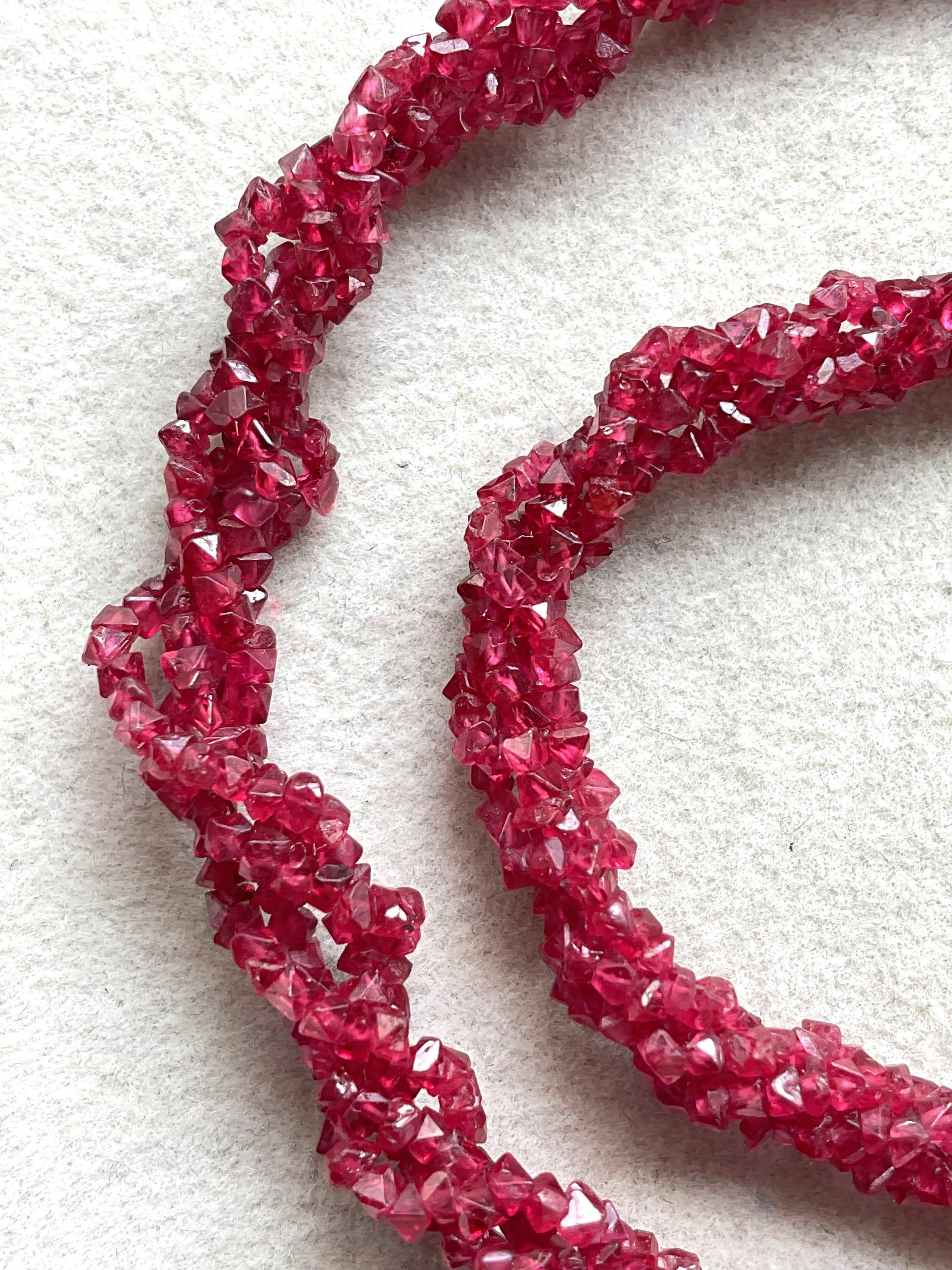 Collier de perles naturelles de spinelle rouge octohedron non taillée de 80,00 carats en vente 3