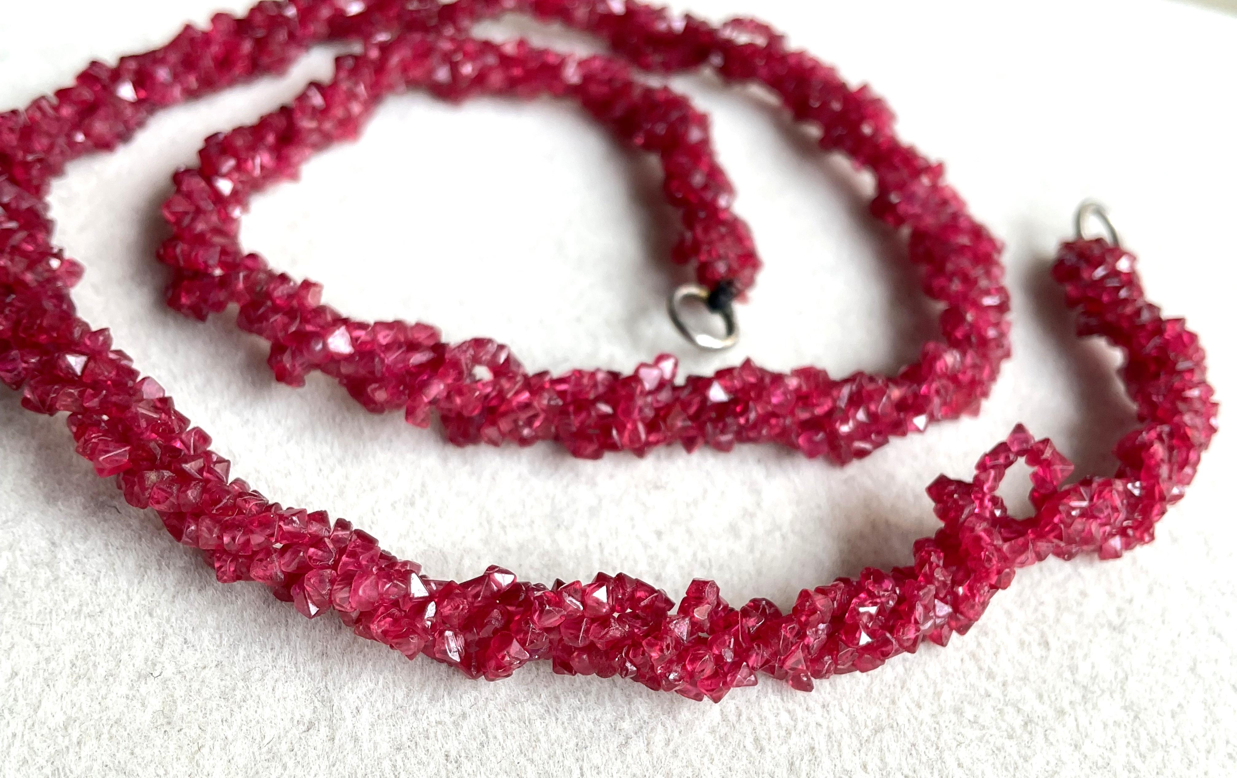 Collier de perles naturelles de spinelle rouge octohedron non taillée de 80,00 carats en vente 4
