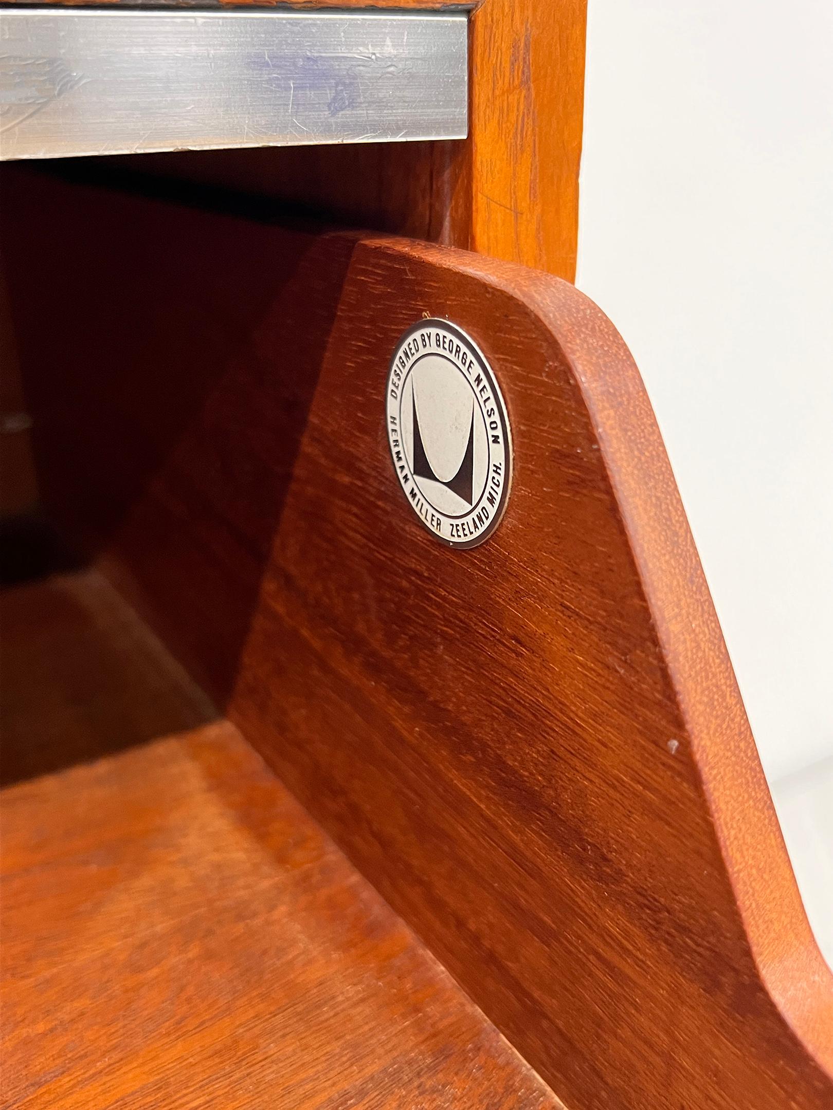 8000 Serie 3-türige Anrichte, George Nelson, Herman Miller, 1960er Jahre (amerikanisch) im Angebot