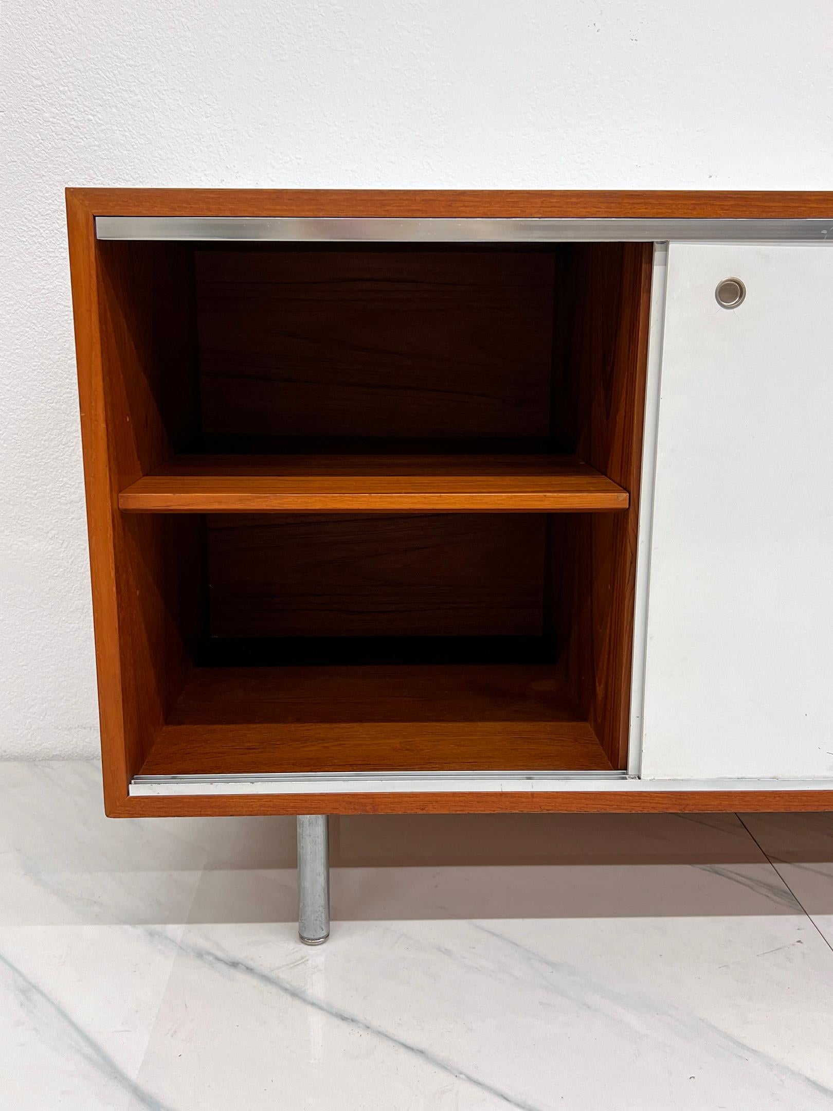 8000 Serie 3-türige Anrichte, George Nelson, Herman Miller, 1960er Jahre (Aluminium) im Angebot