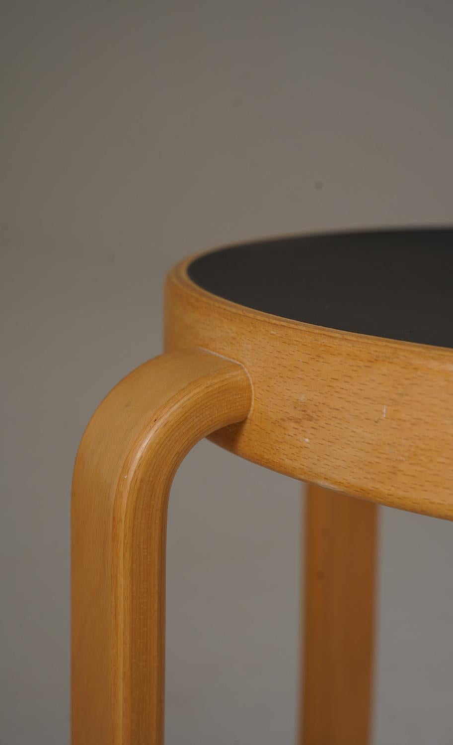 8000 Series Stools in Beech by Rud Thygesen & Johnny Sørensen In Good Condition For Sale In Karlstad, SE