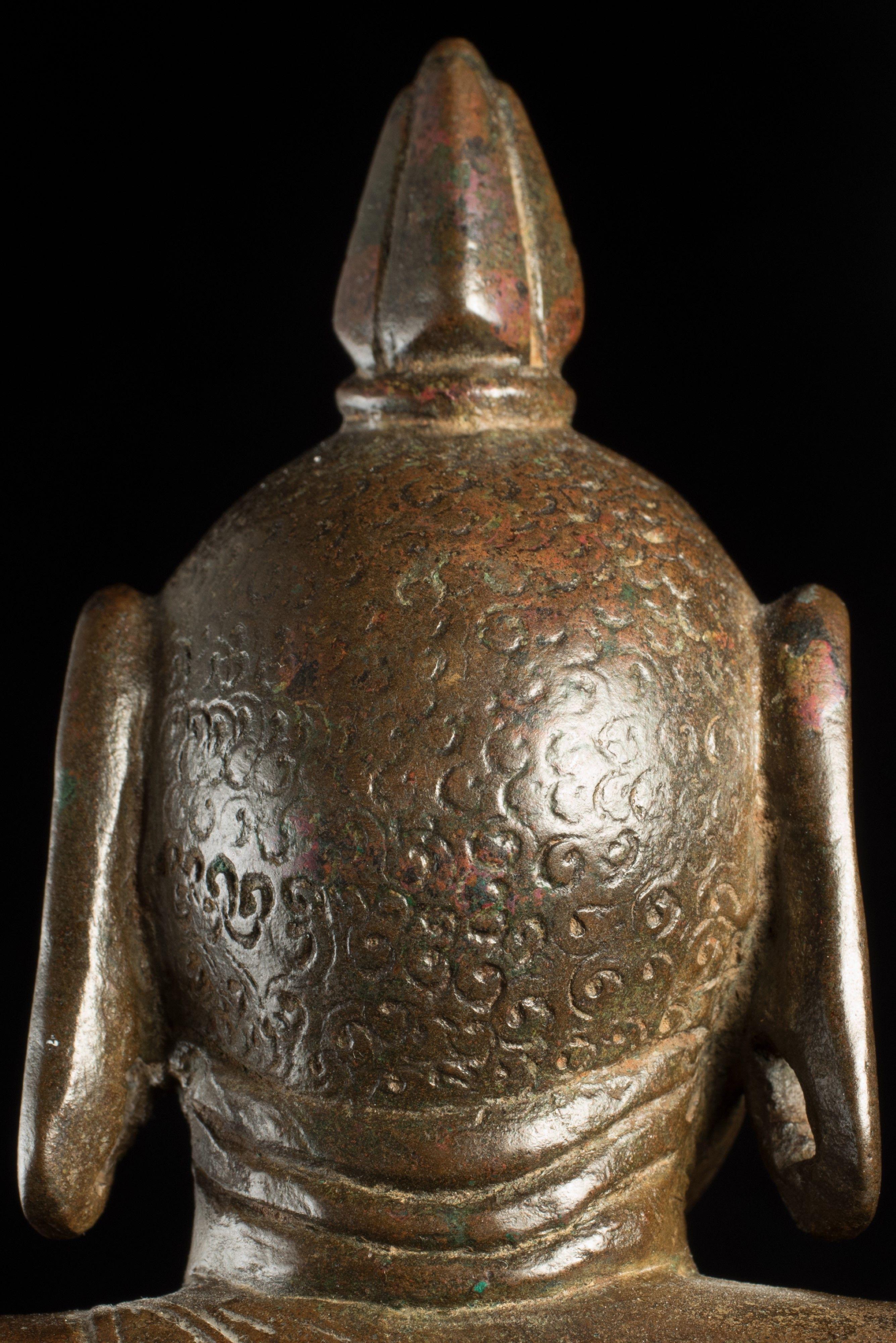 A Very Large and Rare 14-16thC Nagapattinam Bronze Buddha, 8000 For Sale 9