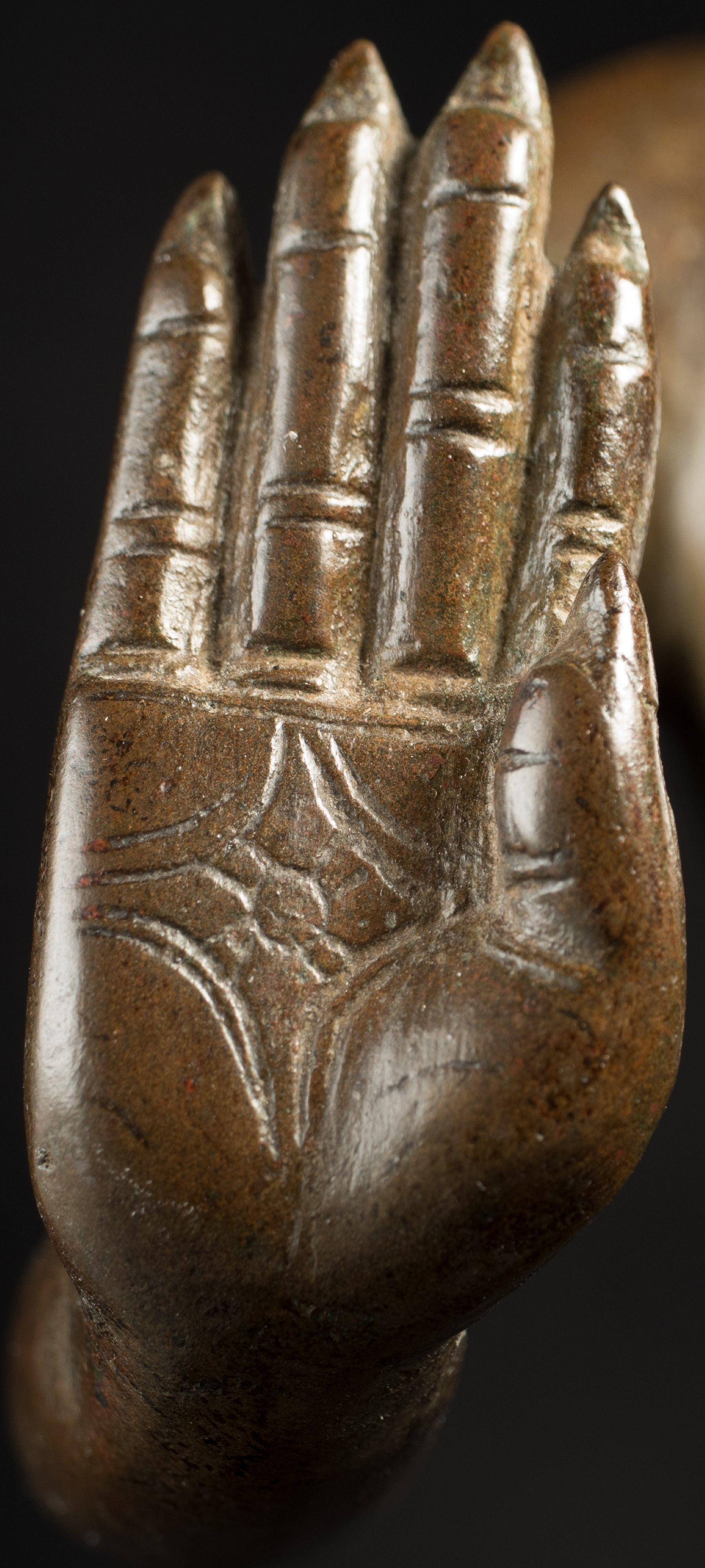Très grand et rare bouddha en bronze de Nagapattinam du 14 au 16ème siècle, 8000 en vente 12