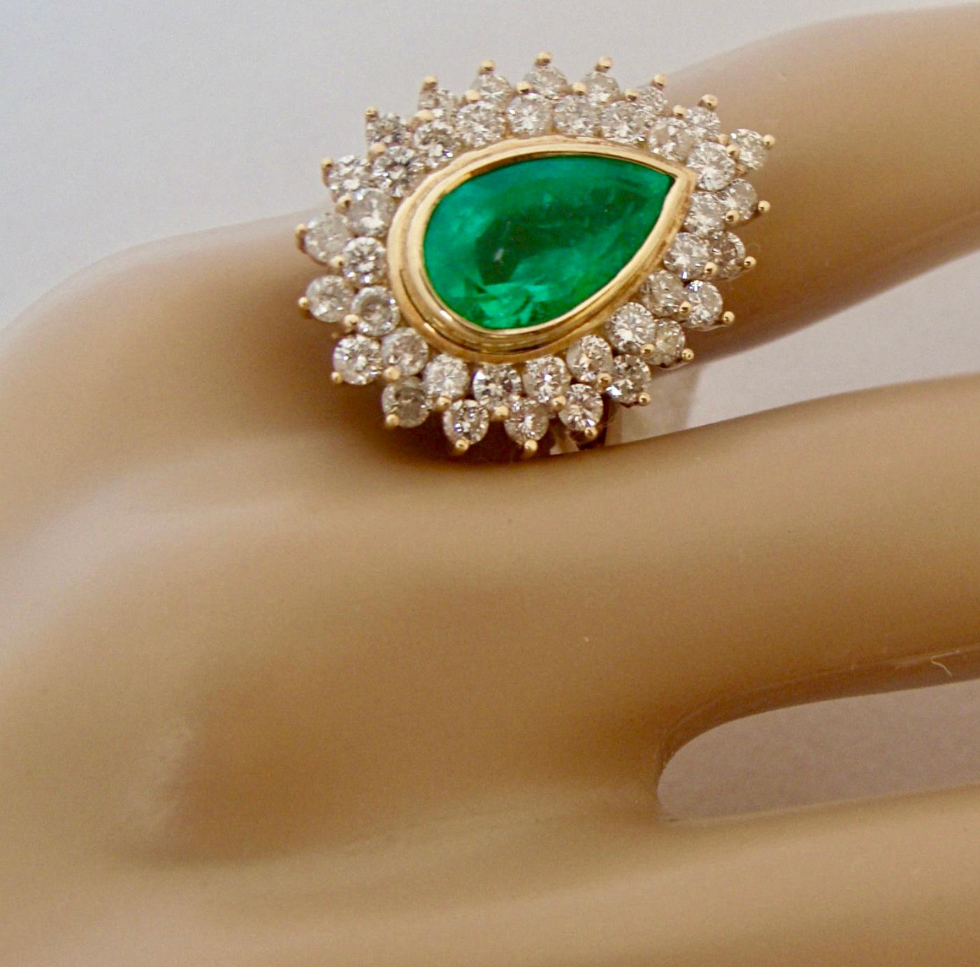 8.00 Carat Colombian Natural Emerald Diamonds Cocktail Ring 18 Karat Gold For Sale 3