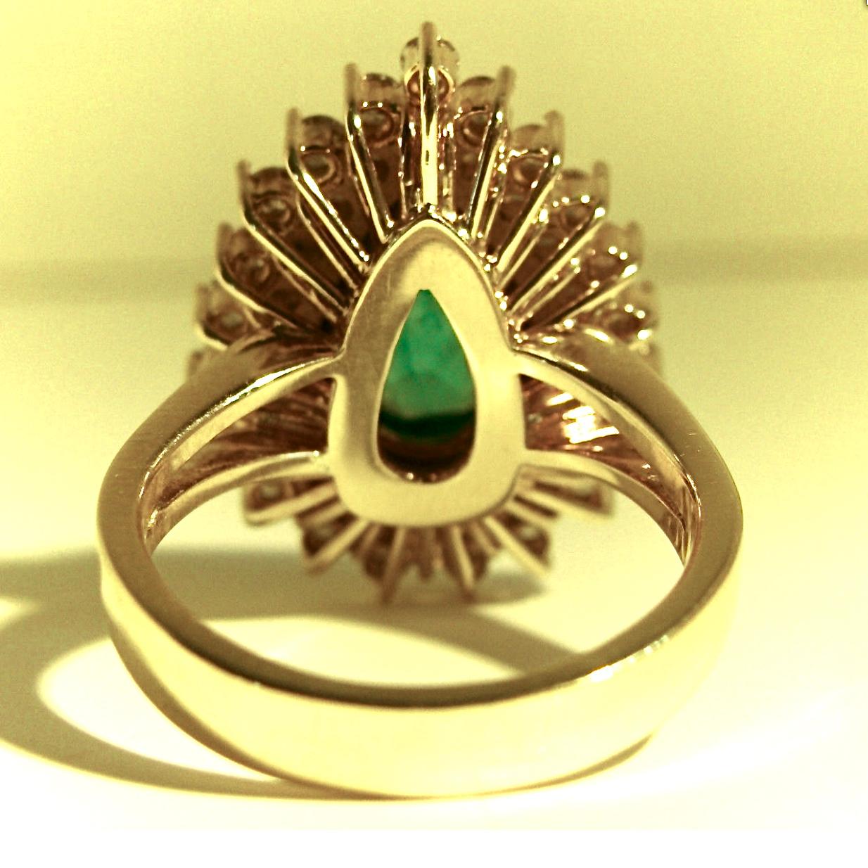8.00 Carat Colombian Natural Emerald Diamonds Cocktail Ring 18 Karat Gold For Sale 5
