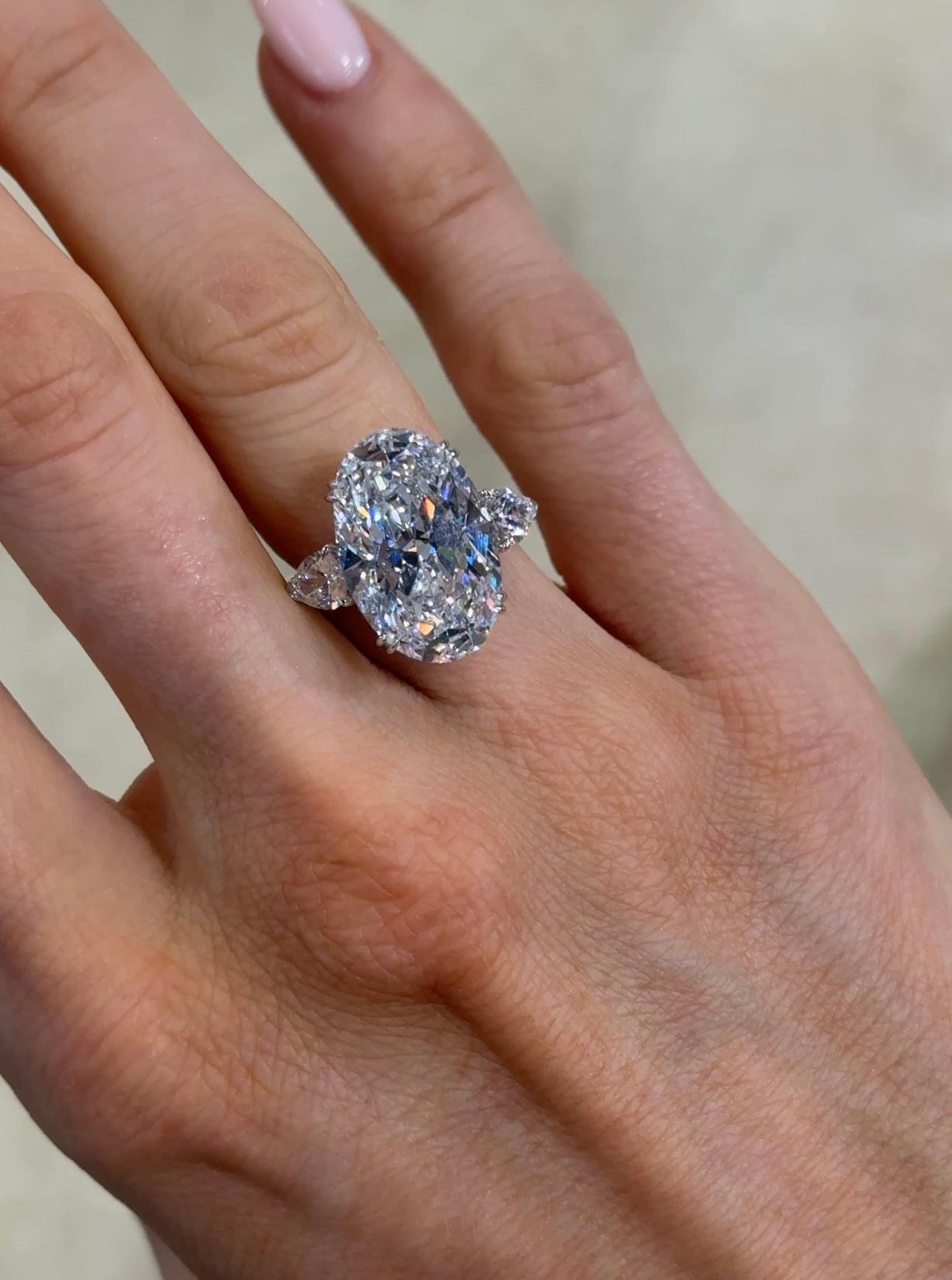 Taille ovale Bague de fiançailles à diamant ovale naturel de 8.00ct certifiée GIA en vente