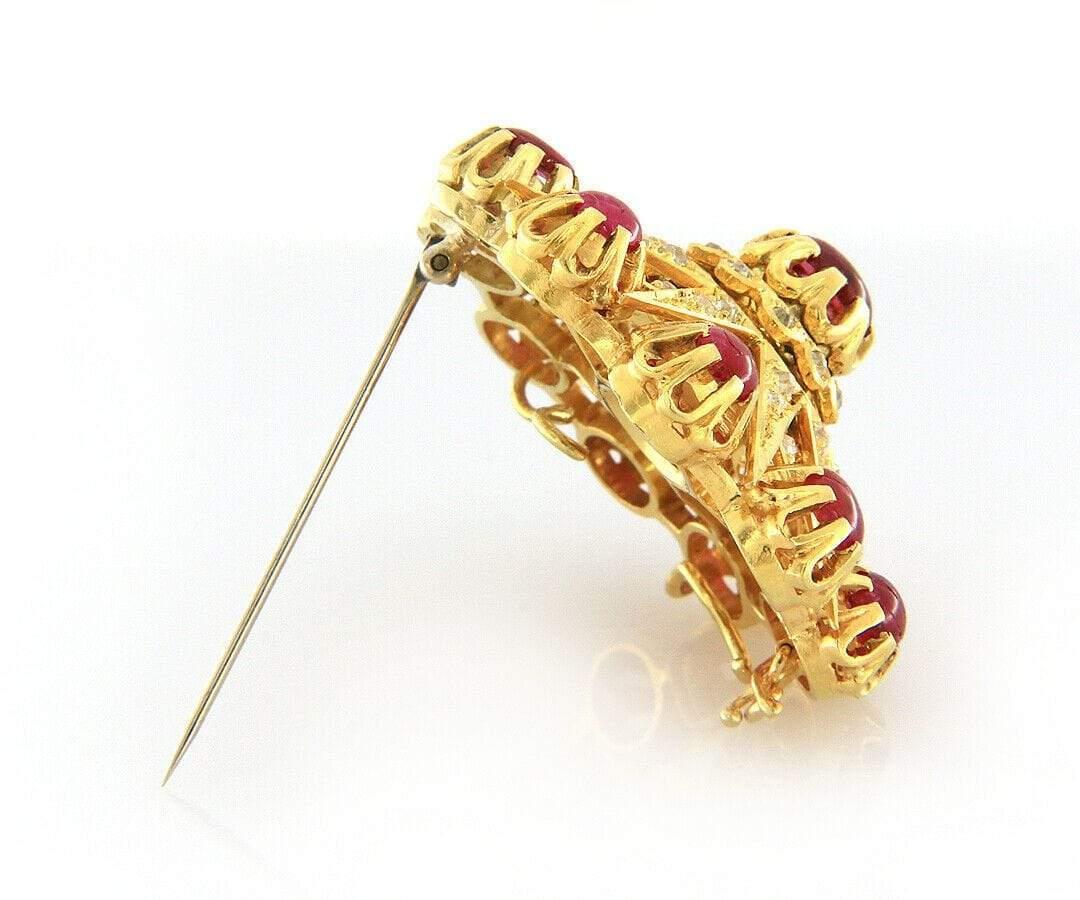 8.00ctw Ruby and 1.00ctw Diamond Starburst Brooch in 18K Yellow Gold In Excellent Condition For Sale In Vienna, VA
