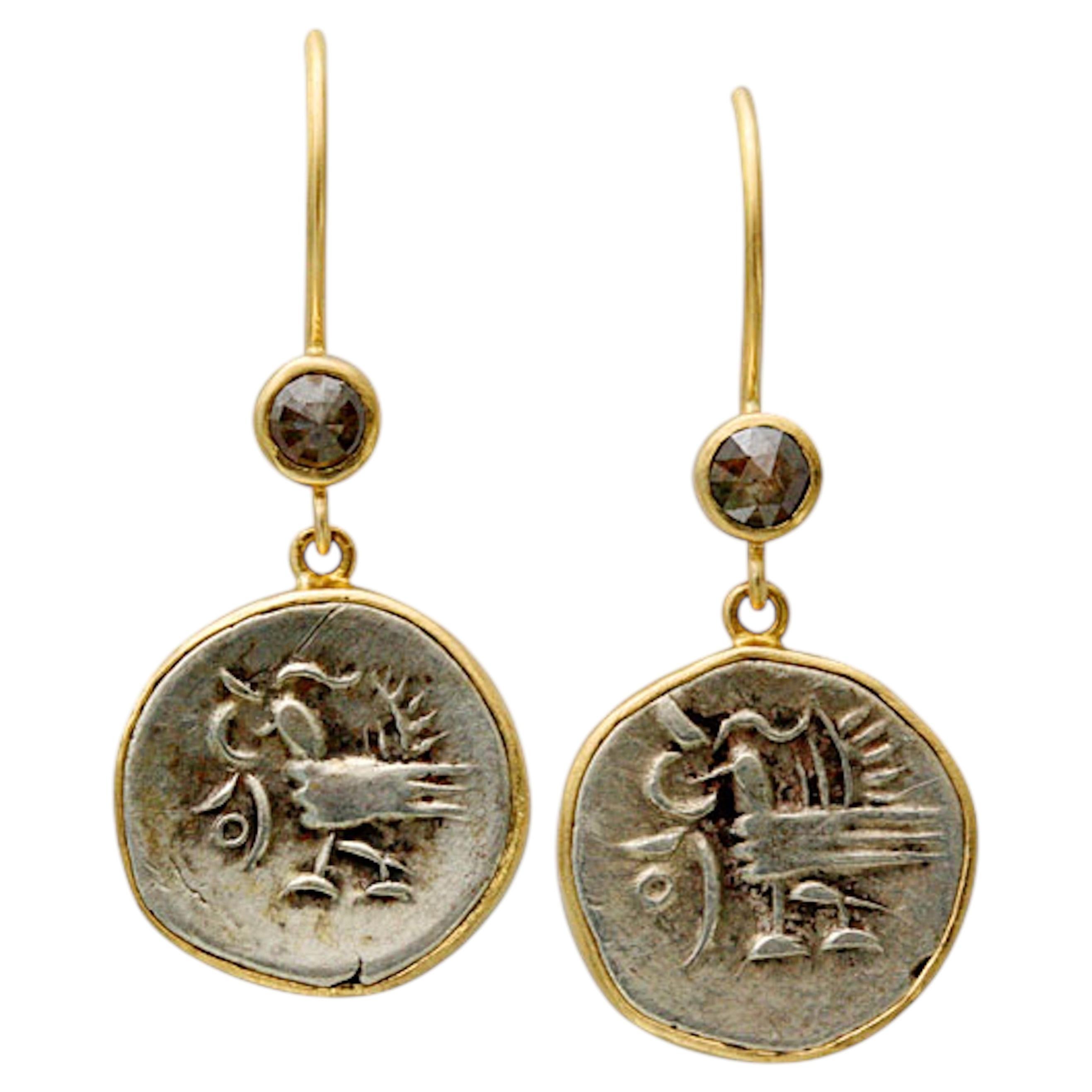 Pendientes de oro de 18 quilates con diamantes de la moneda del pájaro mítico Hamza de Camboya de los años 800