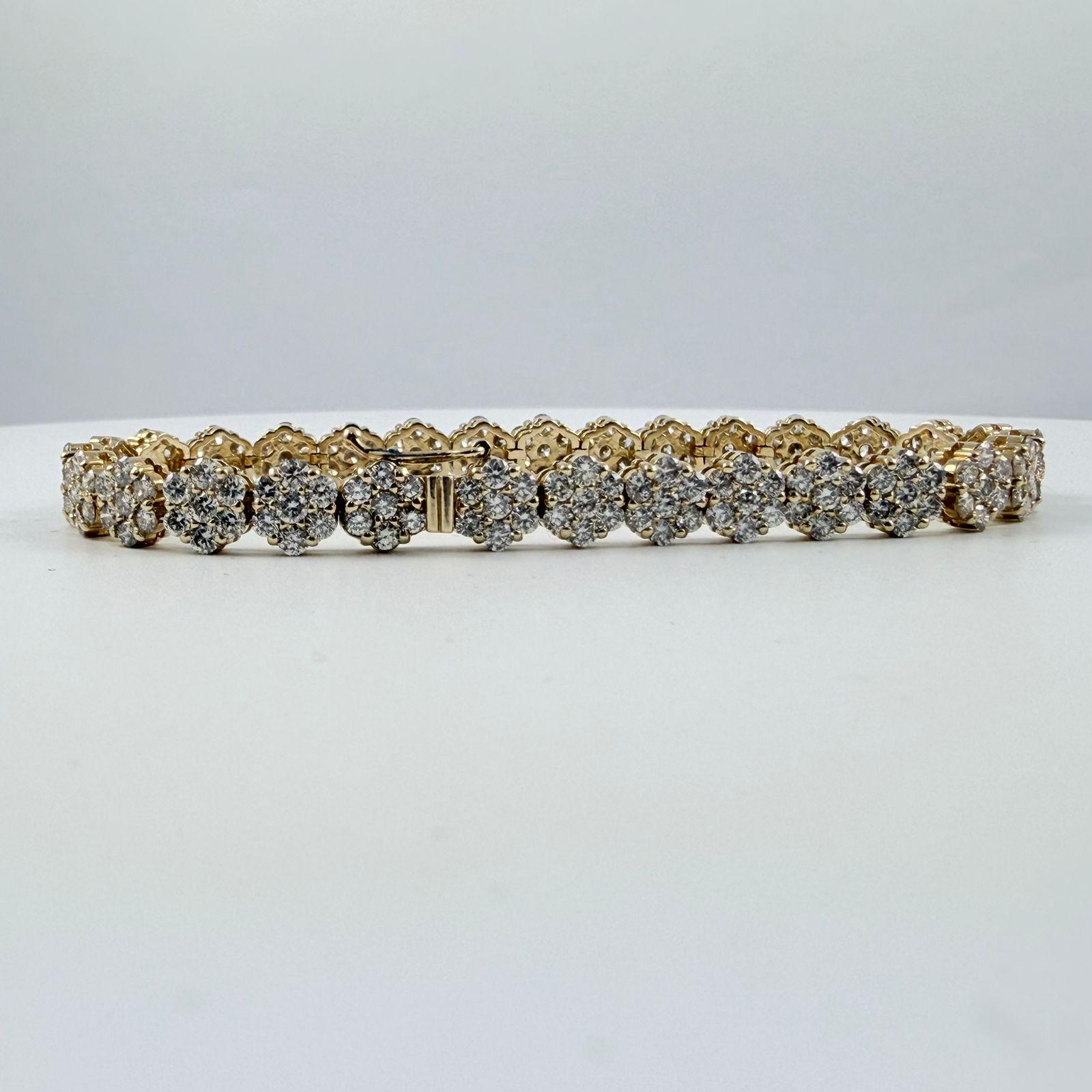 Pulsera de tenis con diamantes en racimo de 8,01 quilates en oro amarillo de 14 quilates en venta 2